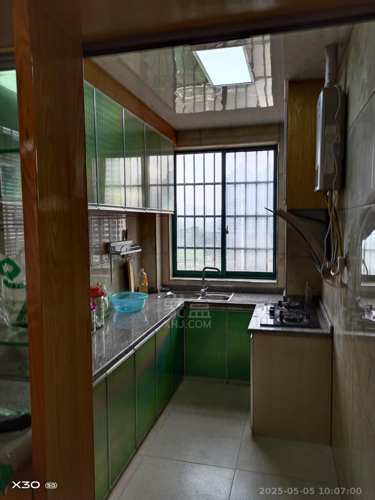 浅塘小区 4室1厅2卫 1300.0元/月 浅塘小区 4室1厅2卫 1300.0元/月室内图