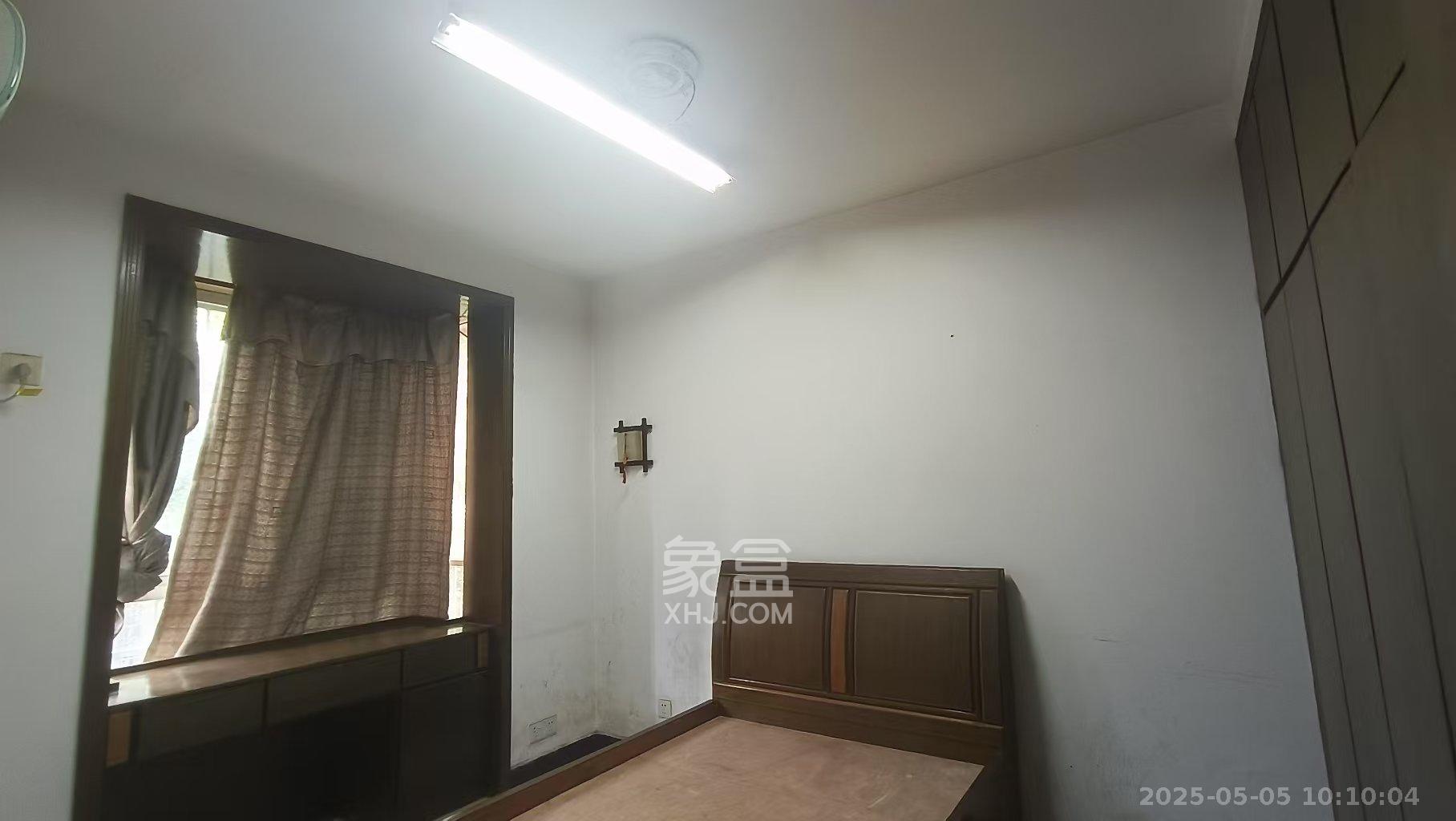 新星小区  3室2厅1卫   1600.00元/月