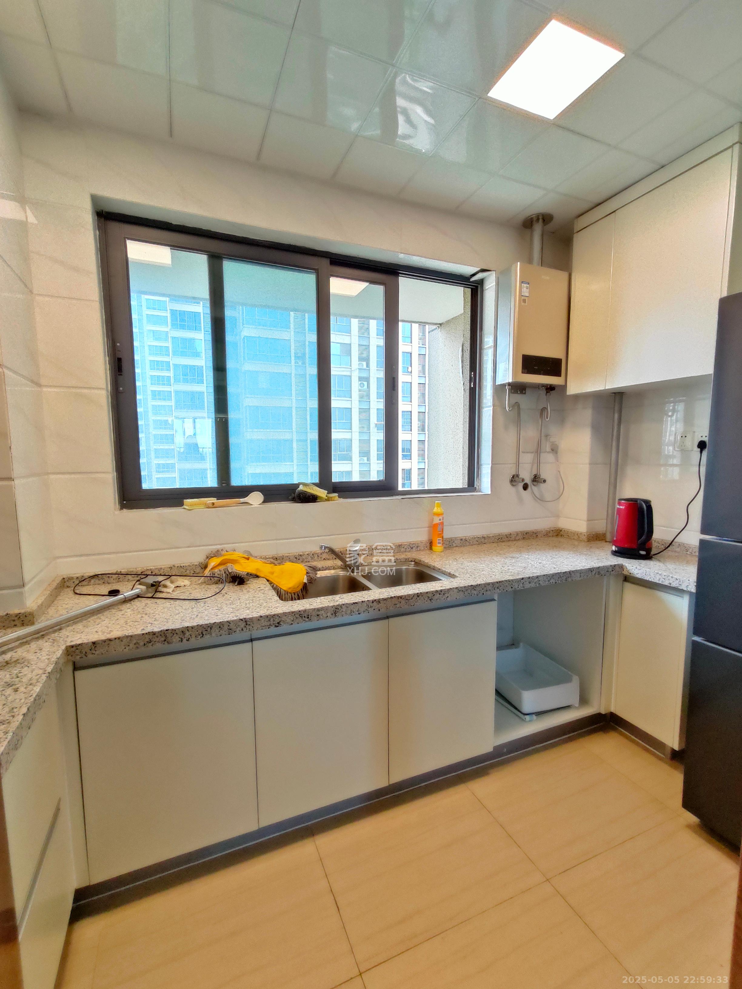 碧桂园南城首府(东宸林海)  3室2厅2卫    2600.0元/月 碧桂园南城首府(东宸林海)  3室2厅2卫    2600.0元/月室内图