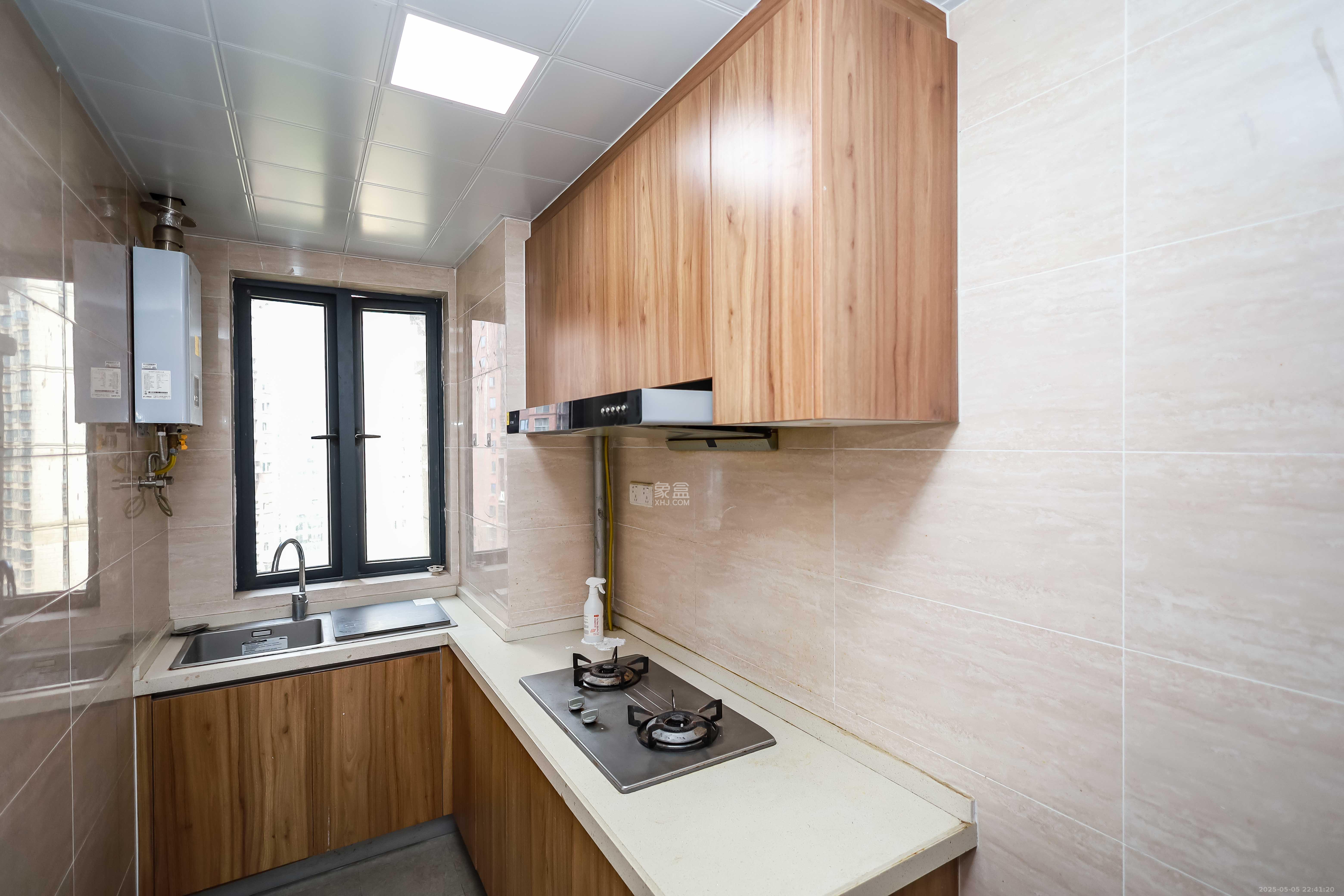 荣泰广场 3室1厅1卫 80.0万 荣泰广场 3室1厅1卫 80.0万厨房