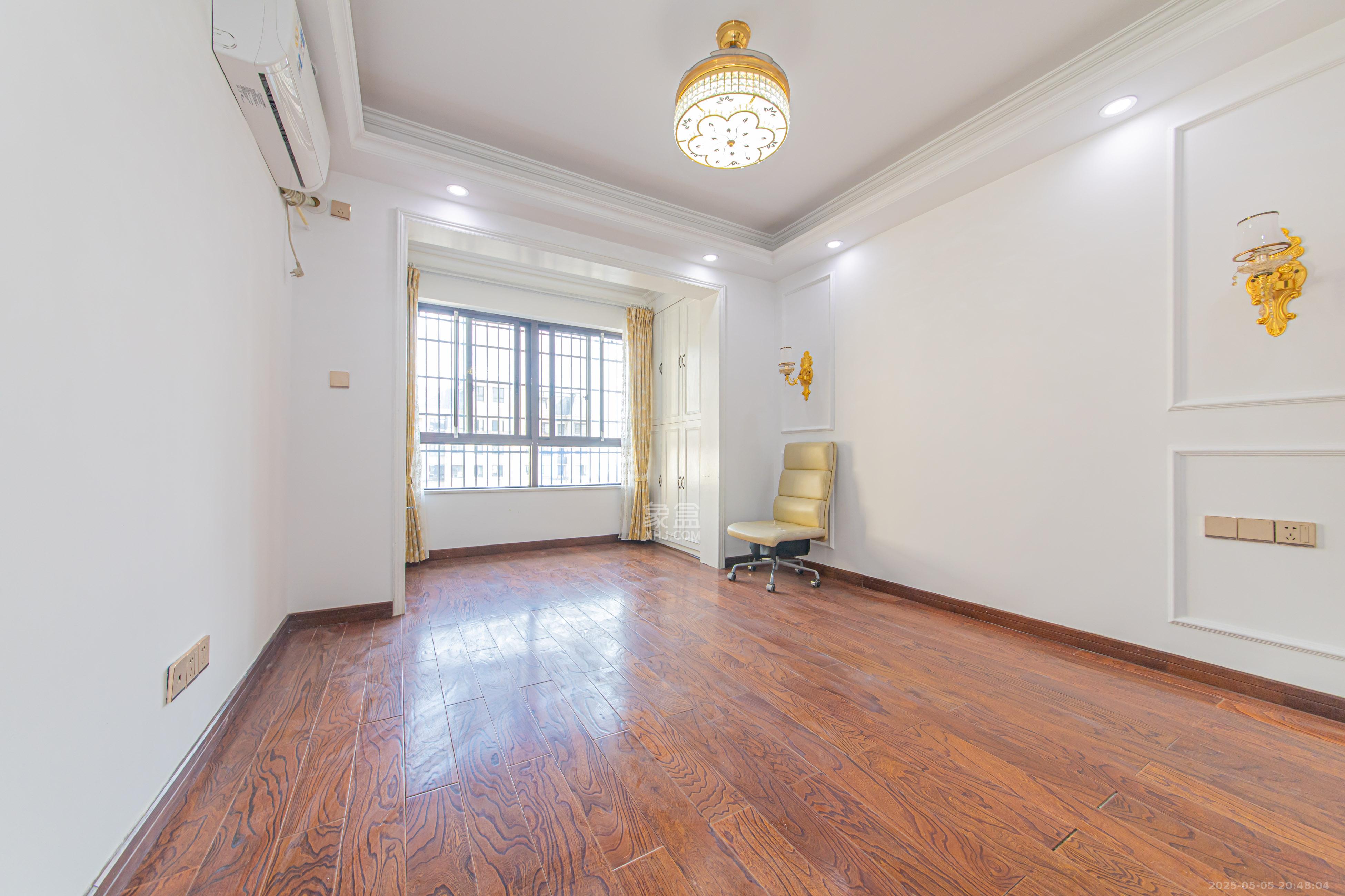 北辰中央公园B区 4室2厅2卫 131.0万 北辰中央公园B区 4室2厅2卫 131.0万卧室