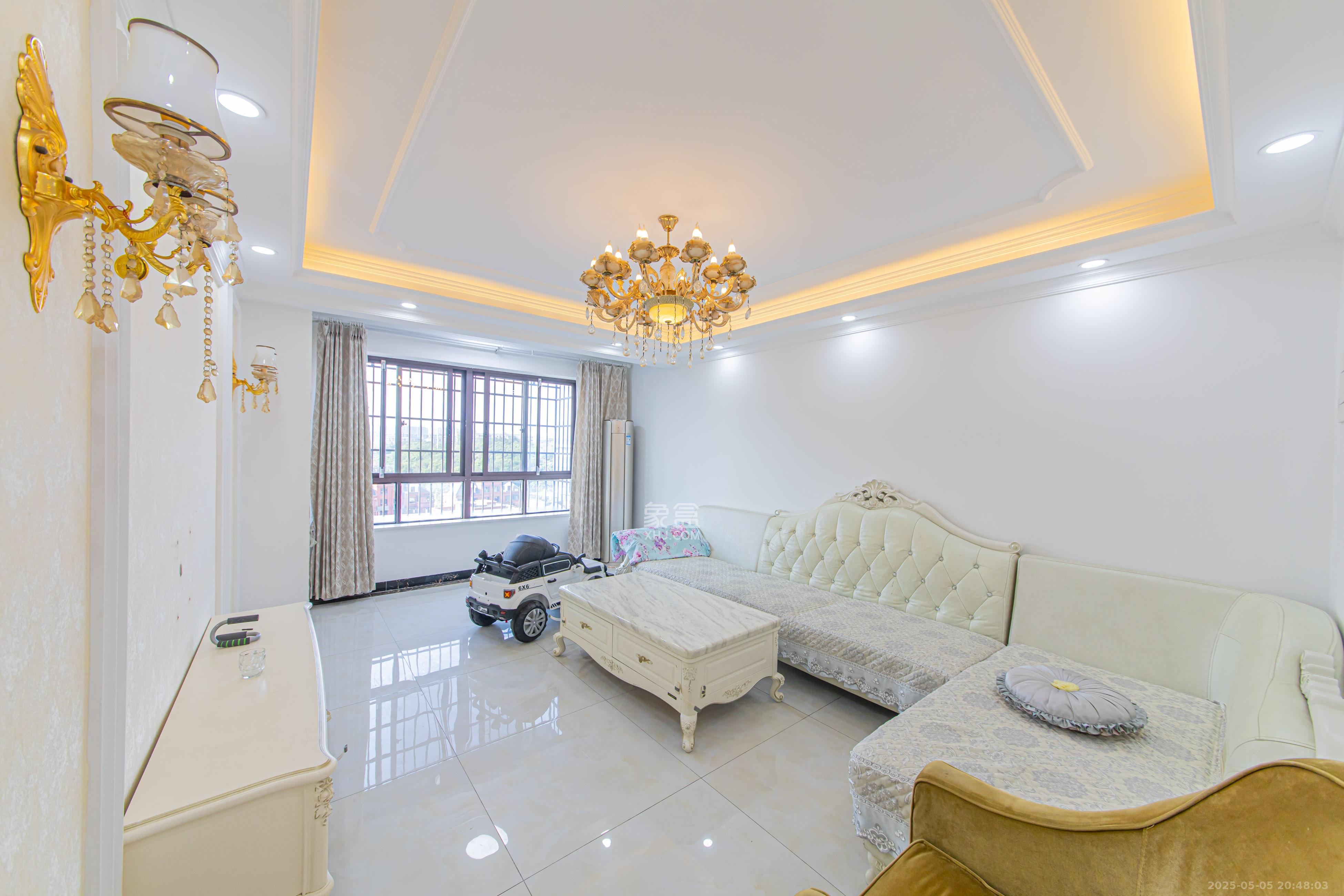 北辰中央公园B区 4室2厅2卫 131.0万 北辰中央公园B区 4室2厅2卫 131.0万客厅