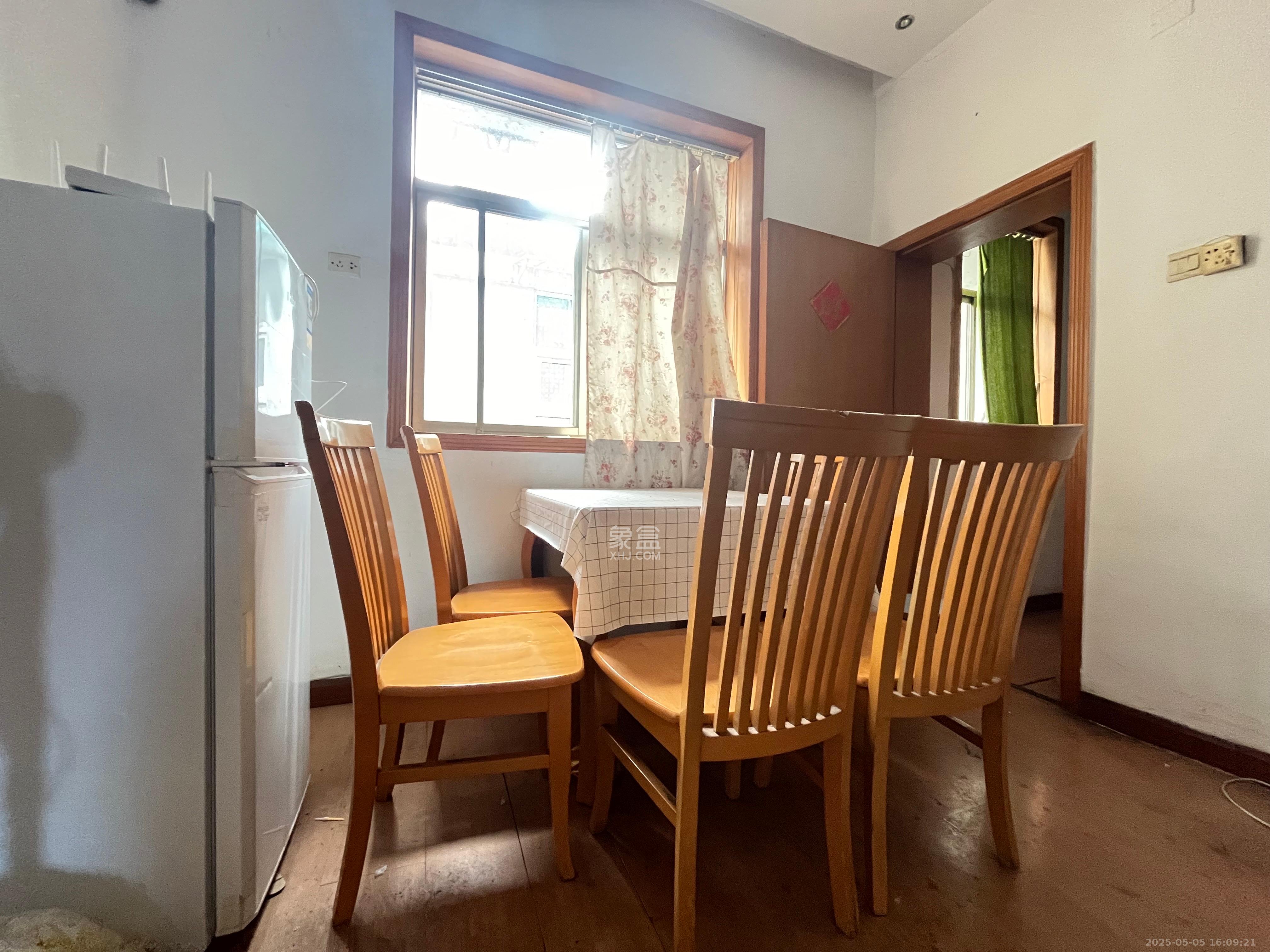 中南石油局宿舍 3室1厅1卫 1700.0元/月 中南石油局宿舍 3室1厅1卫 1700.0元/月室内图