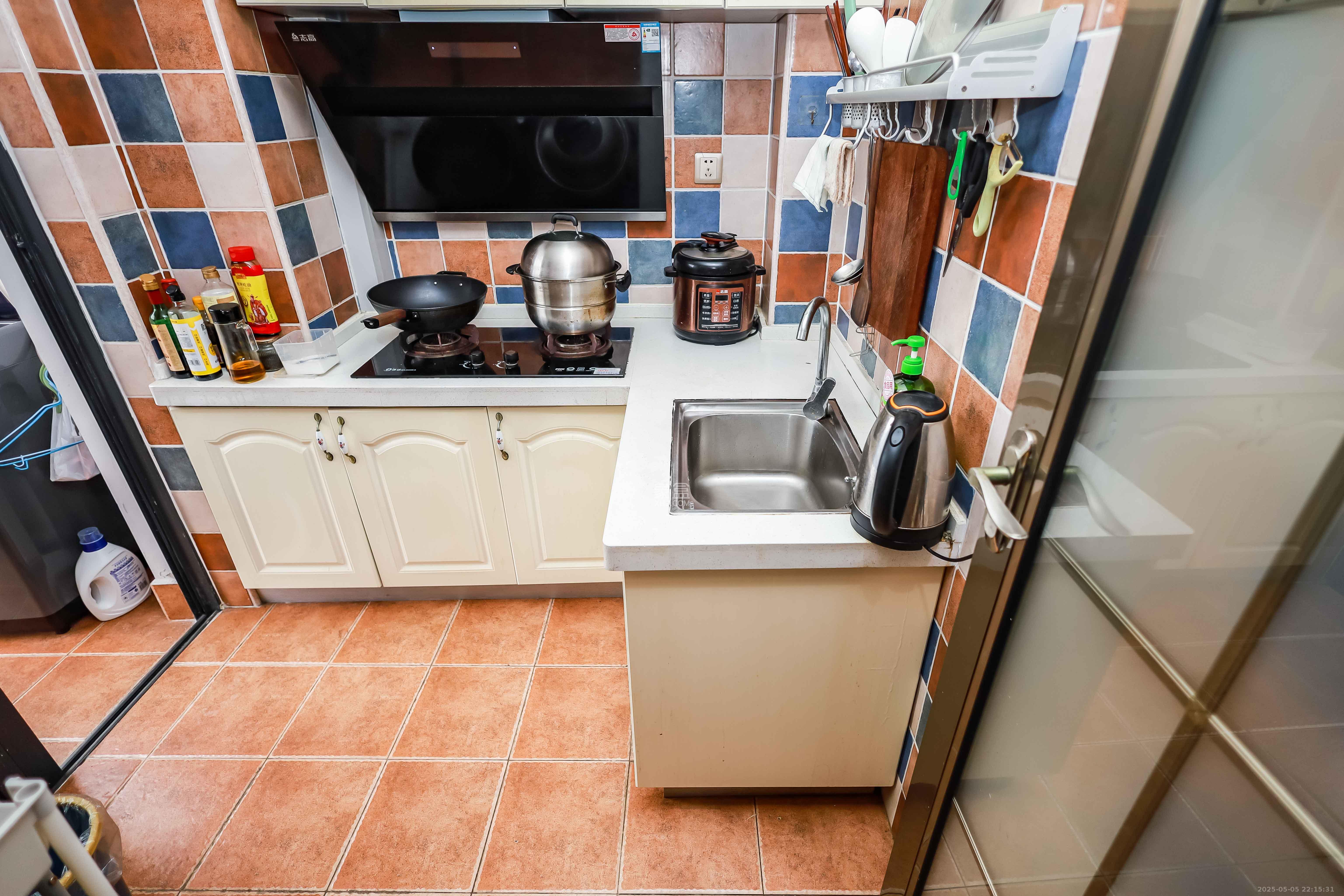 莱茵城  2室2厅1卫    58.0万 莱茵城  2室2厅1卫    58.0万厨房