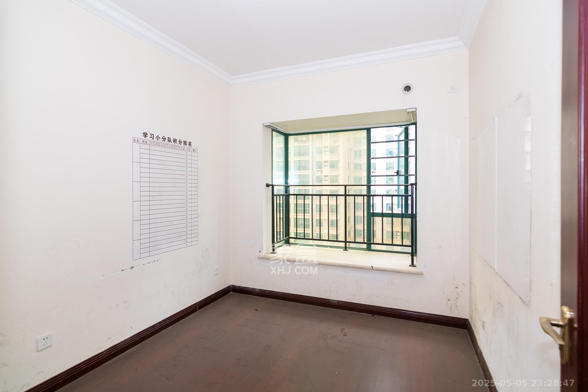 富基世纪公园 3室2厅2卫 60.0万 富基世纪公园 3室2厅2卫 60.0万卧室