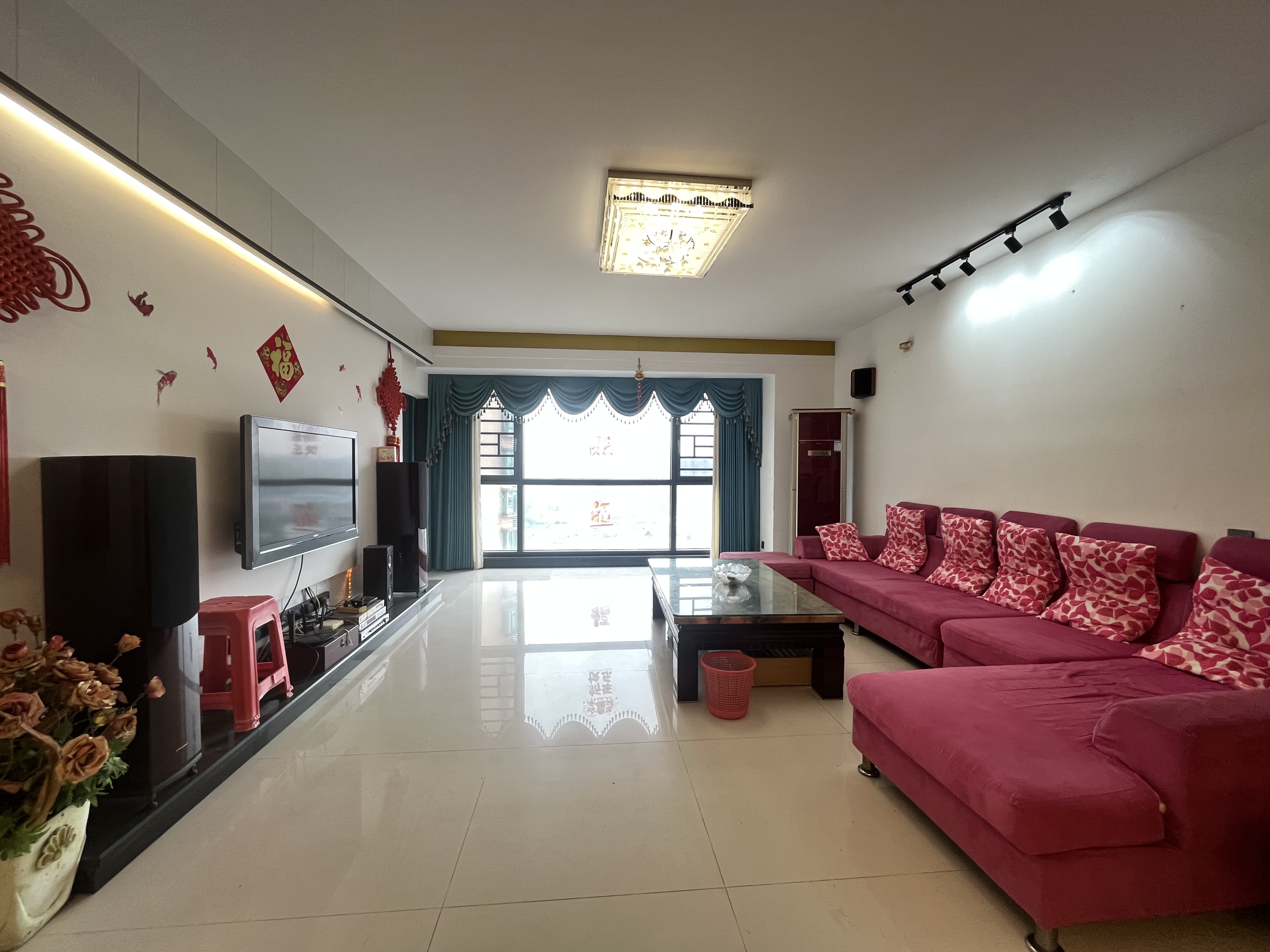 香江城市花园 3室2厅2卫 2600.0元/月 香江城市花园 3室2厅2卫 2600.0元/月室内图