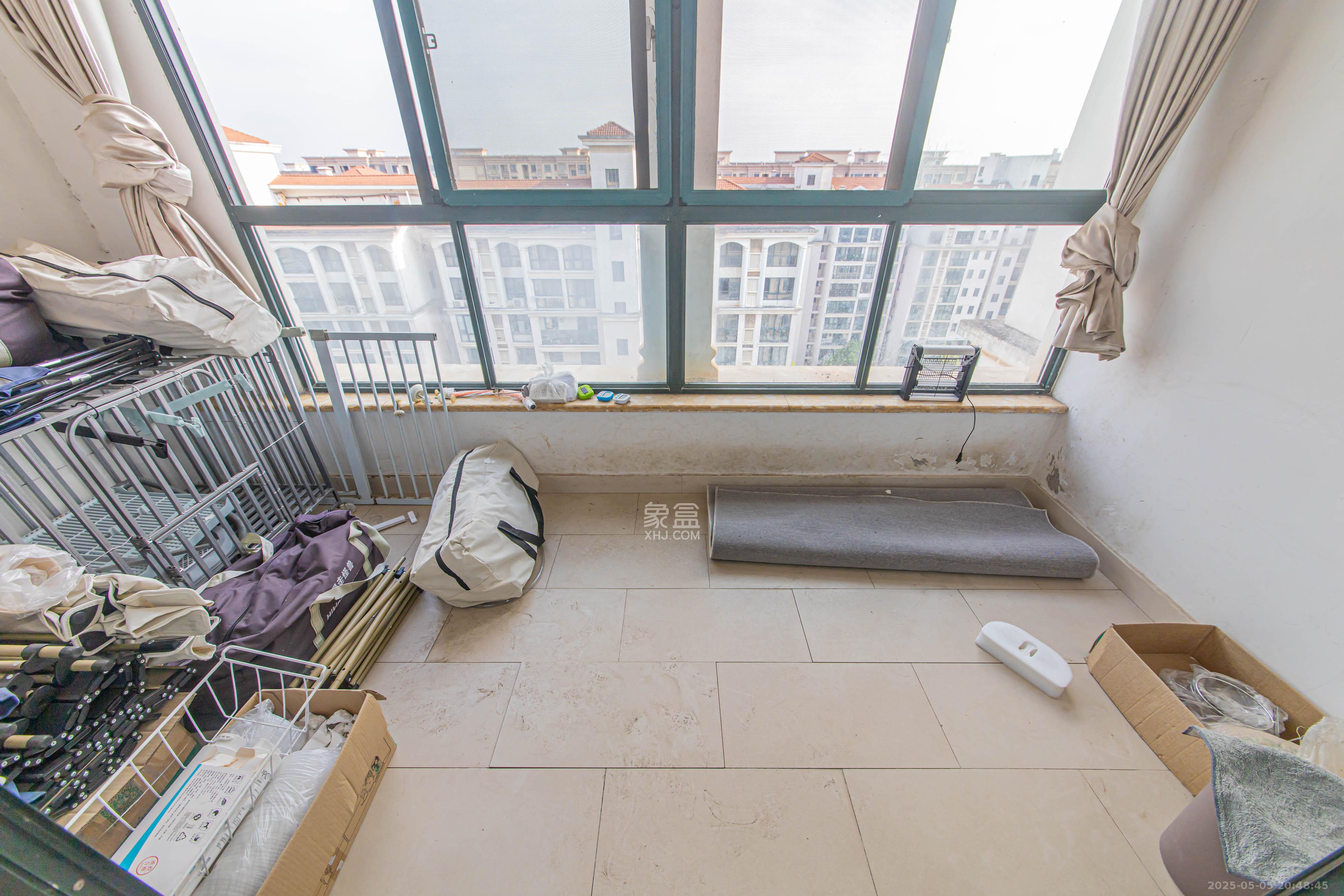 保利花园  3室2厅2卫    115.0万阳台