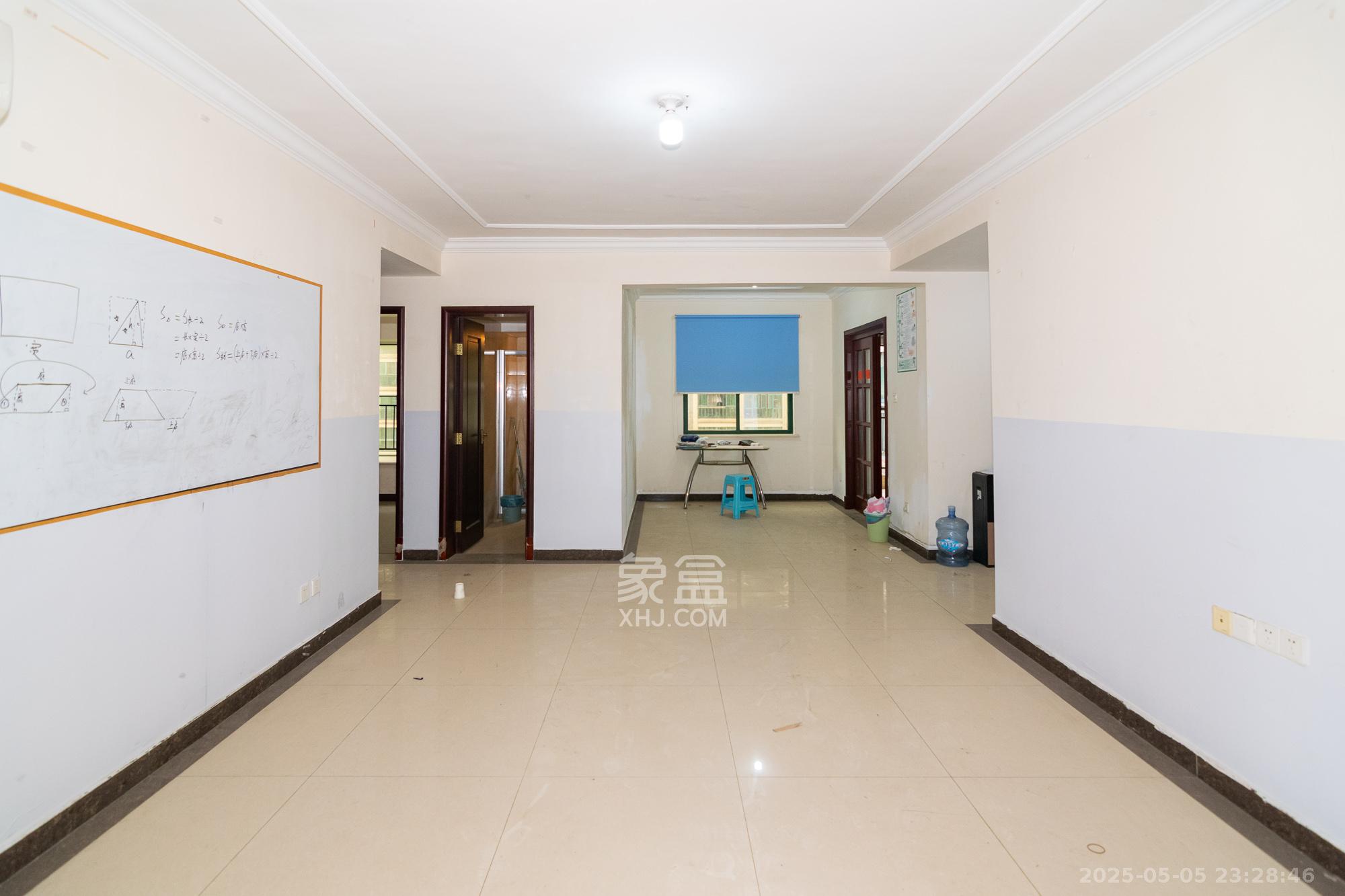 富基世纪公园 3室2厅2卫 60.0万 富基世纪公园 3室2厅2卫 60.0万客厅