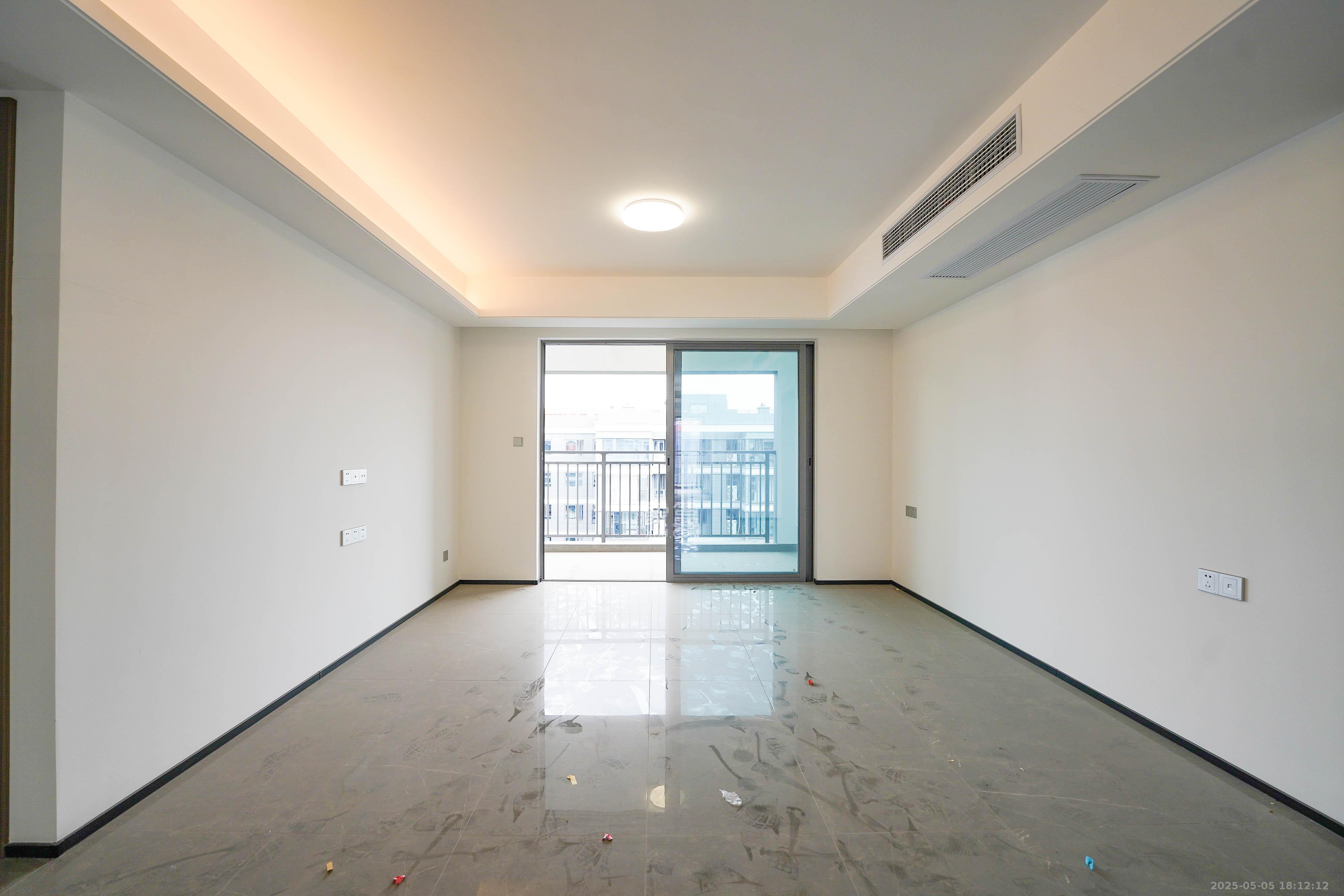 中海寰宇天下 5室2厅2卫 158.0万 中海寰宇天下 5室2厅2卫 158.0万客厅