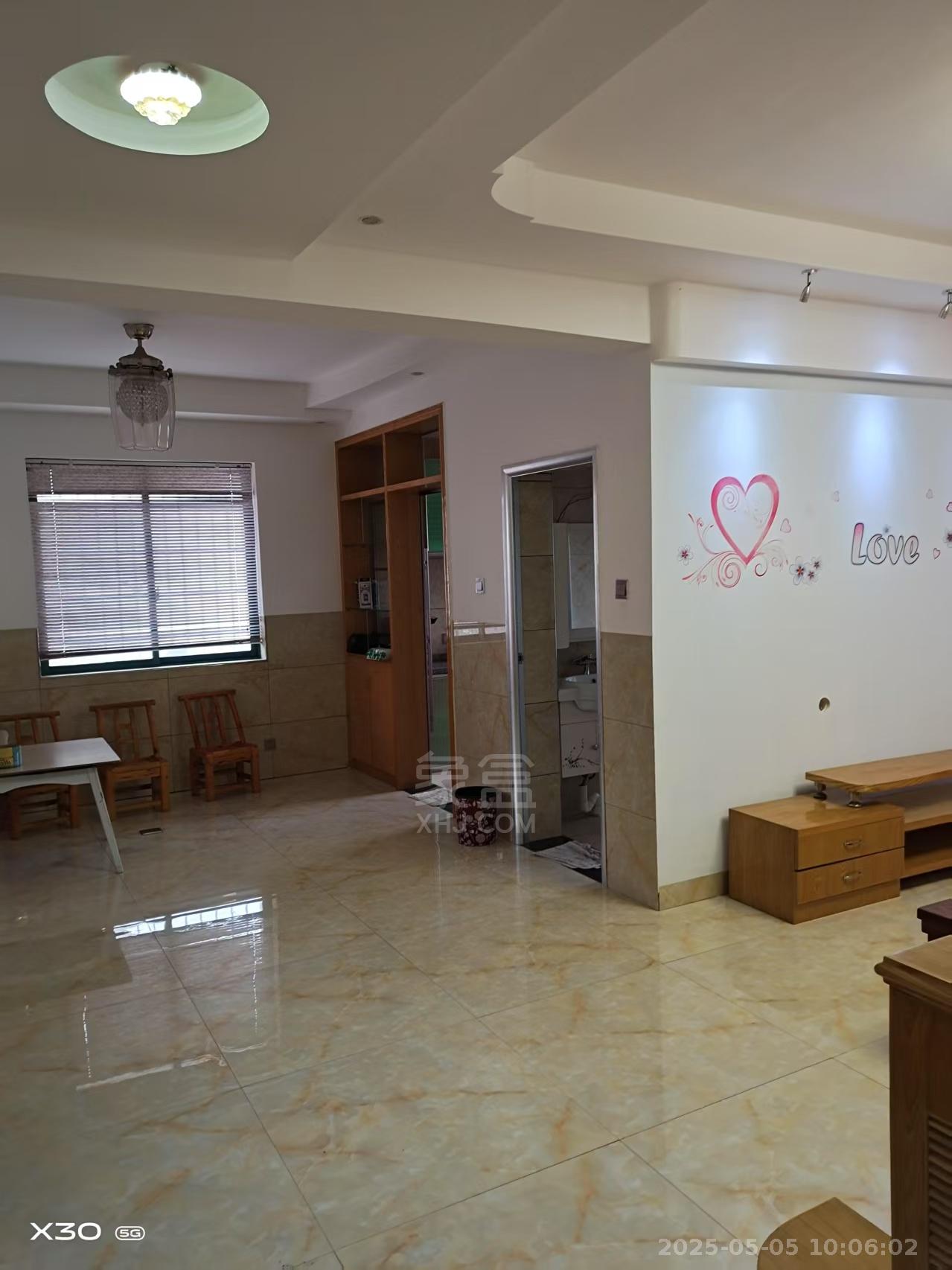 浅塘小区 4室1厅2卫 1300.0元/月 浅塘小区 4室1厅2卫 1300.0元/月室内图