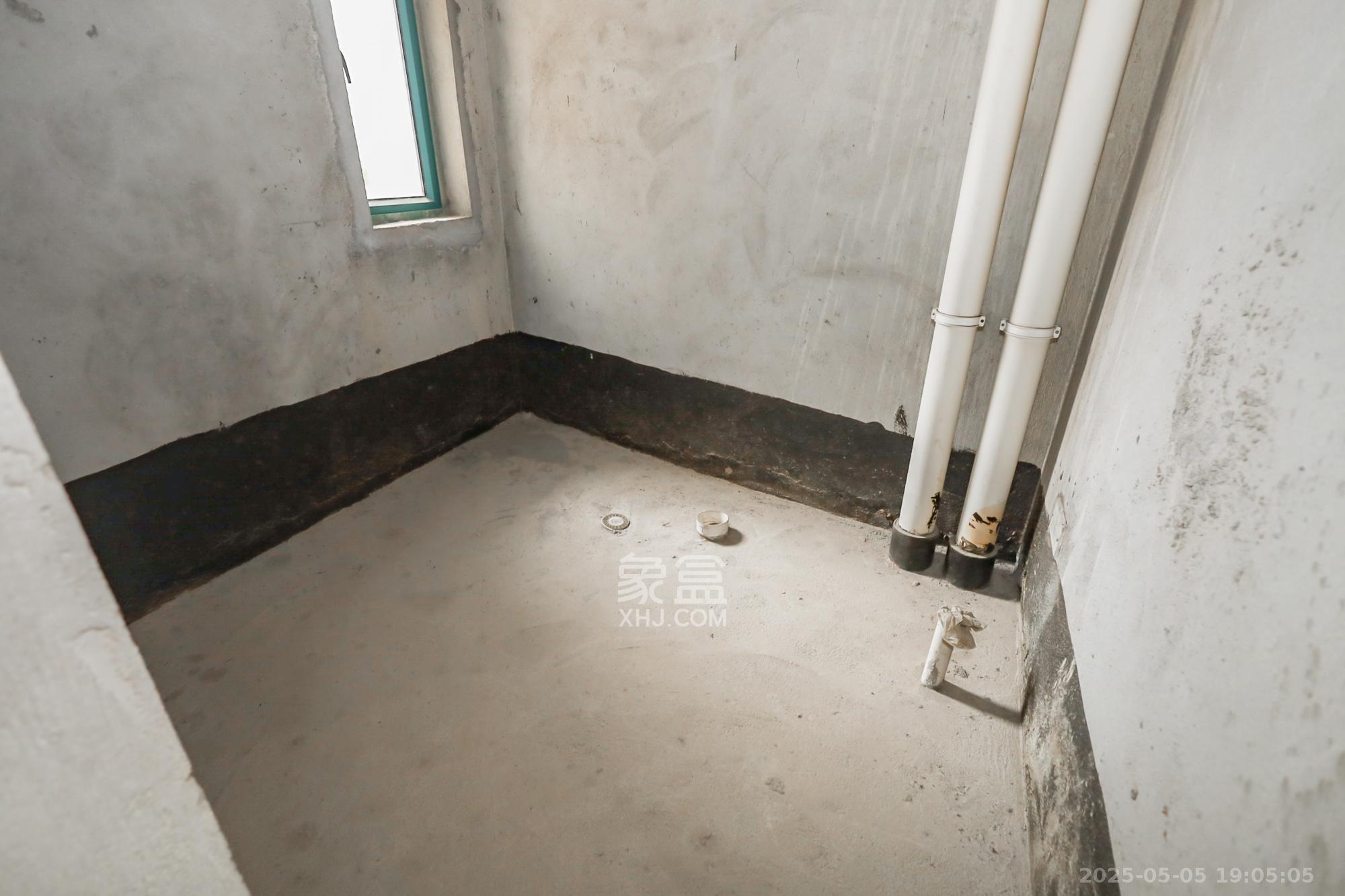 滨江金座  3室2厅2卫    165.0万 滨江金座  3室2厅2卫    165.0万卫生间