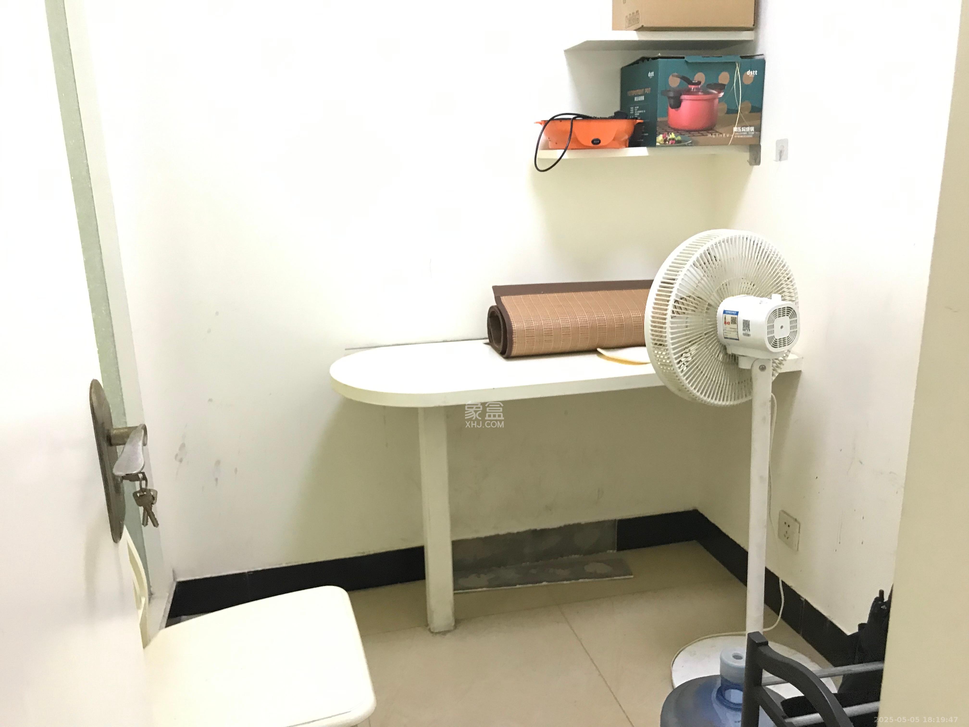 新长海广场  2室2厅1卫    1700.0元/月室内图