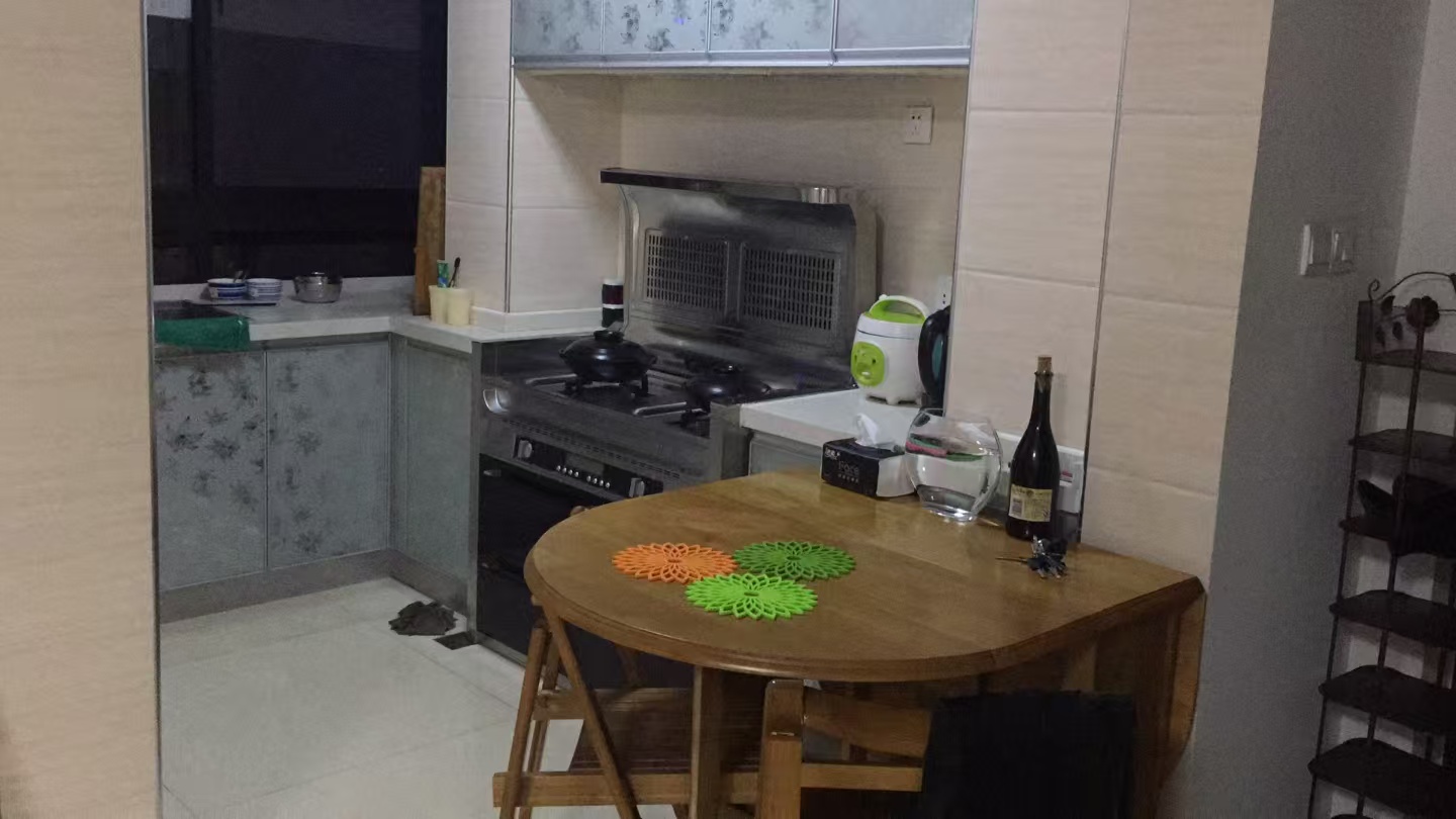 凤翔花园(B区) 2室2厅1卫 80.0万 凤翔花园(B区) 2室2厅1卫 80.0万客厅