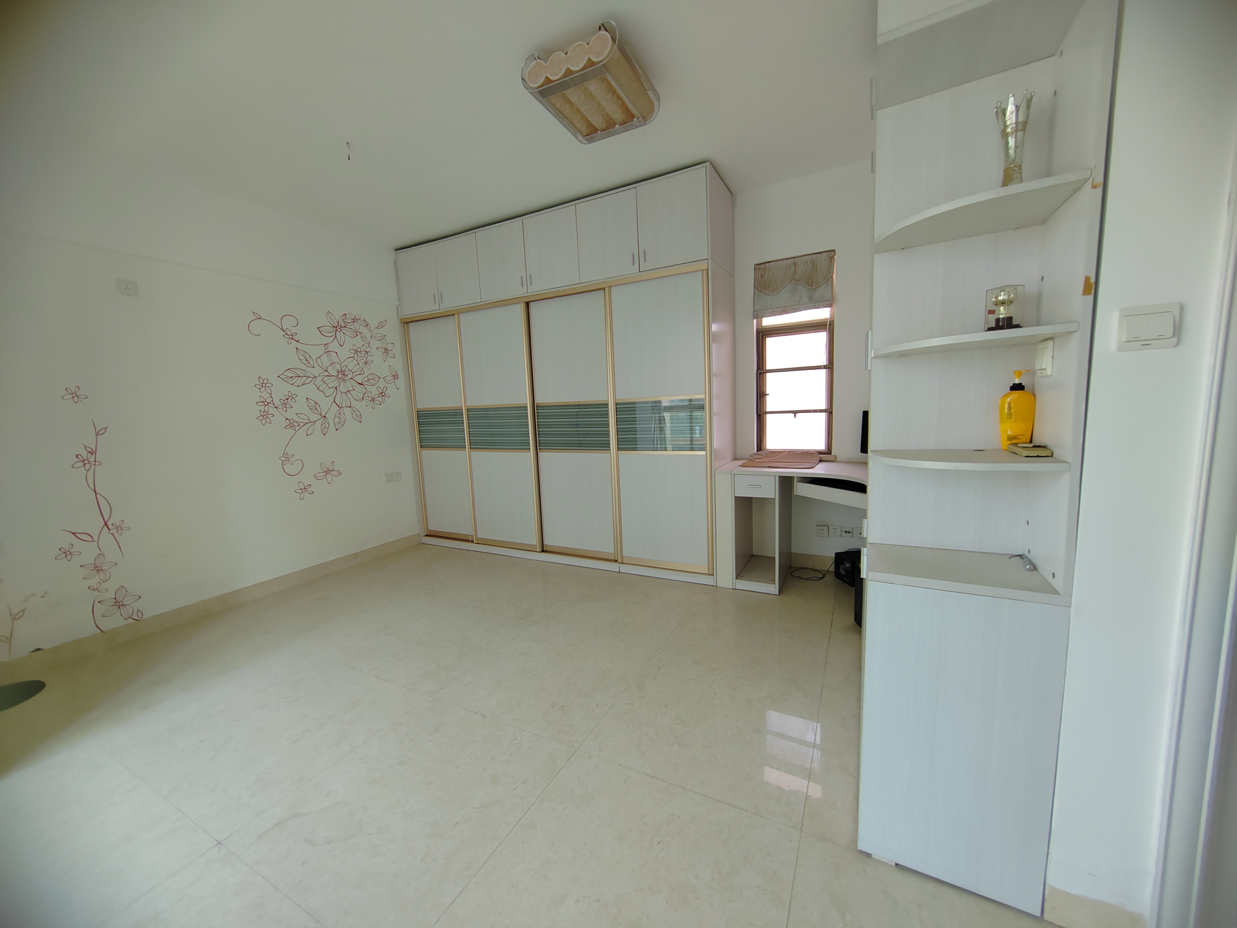 南海绿洲 3室3厅2卫 330.0万 南海绿洲 3室3厅2卫 330.0万客厅