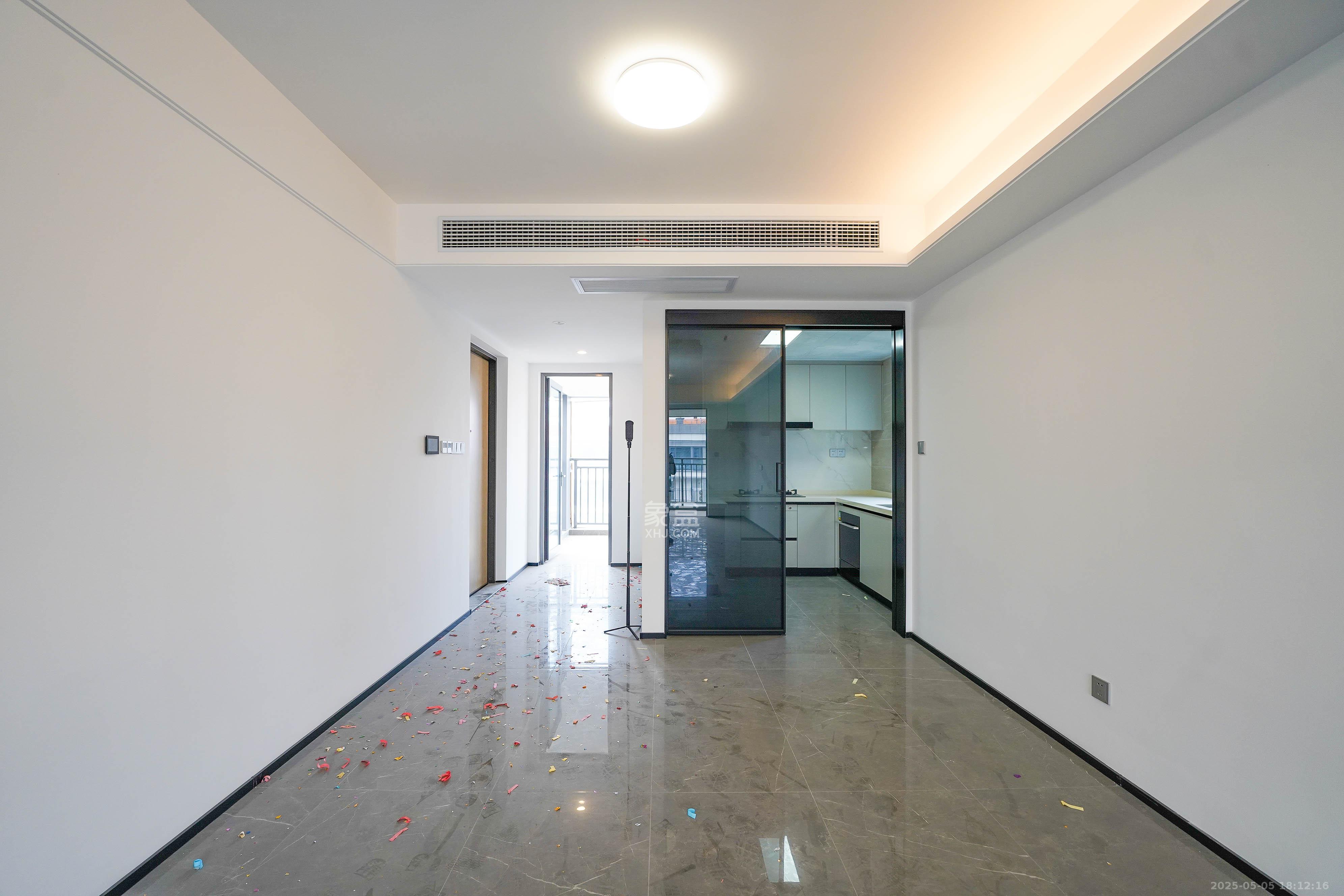 中海寰宇天下 5室2厅2卫 158.0万 中海寰宇天下 5室2厅2卫 158.0万客厅