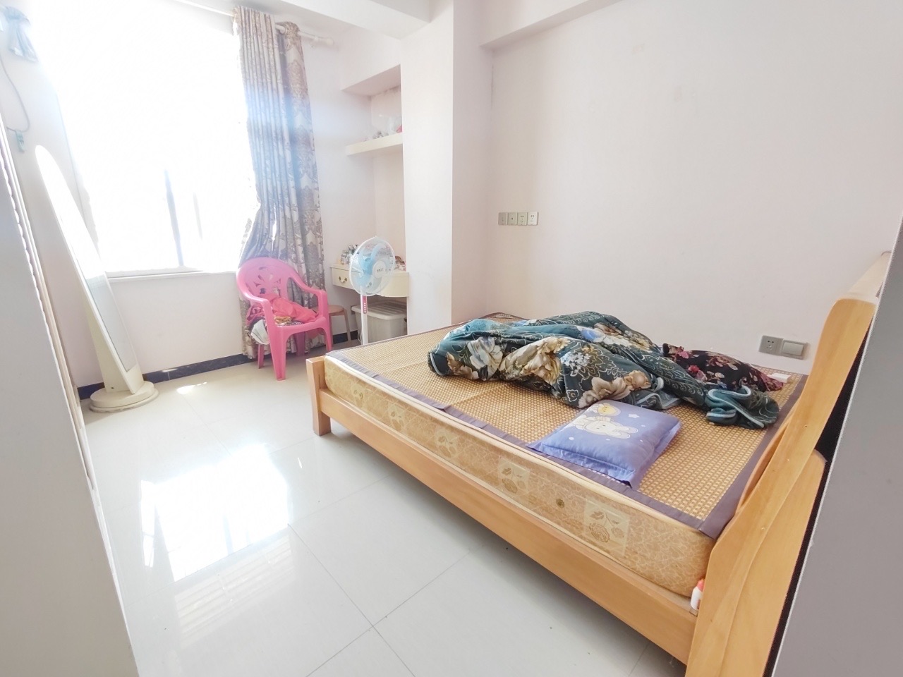 众和公寓  2室2厅1卫    89.0万 众和公寓  2室2厅1卫    89.0万客厅