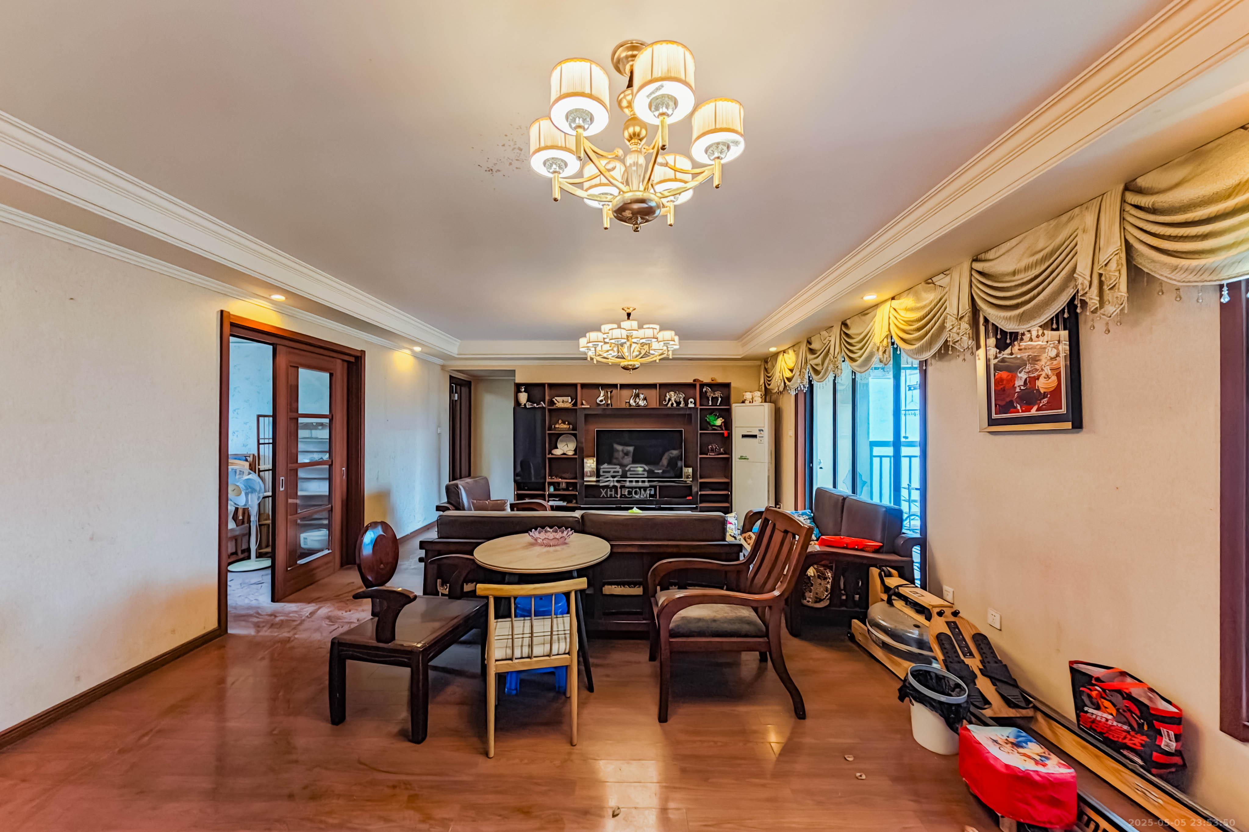 万科金域华府三四期 4室2厅2卫 126.0万 万科金域华府三四期 4室2厅2卫 126.0万客厅