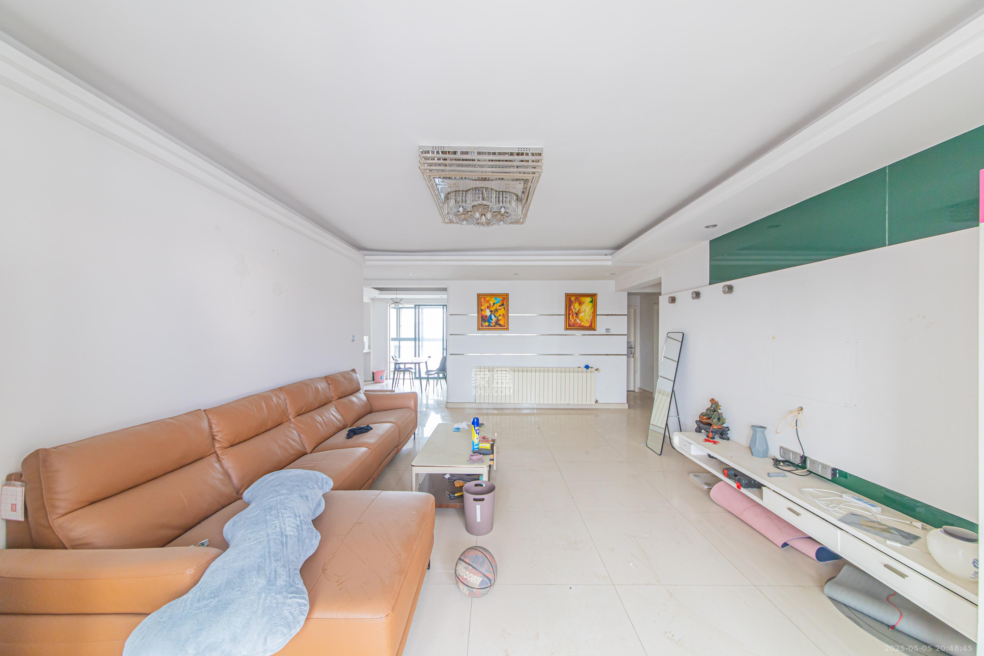 保利花园 3室2厅2卫 115.0万 保利花园 3室2厅2卫 115.0万客厅