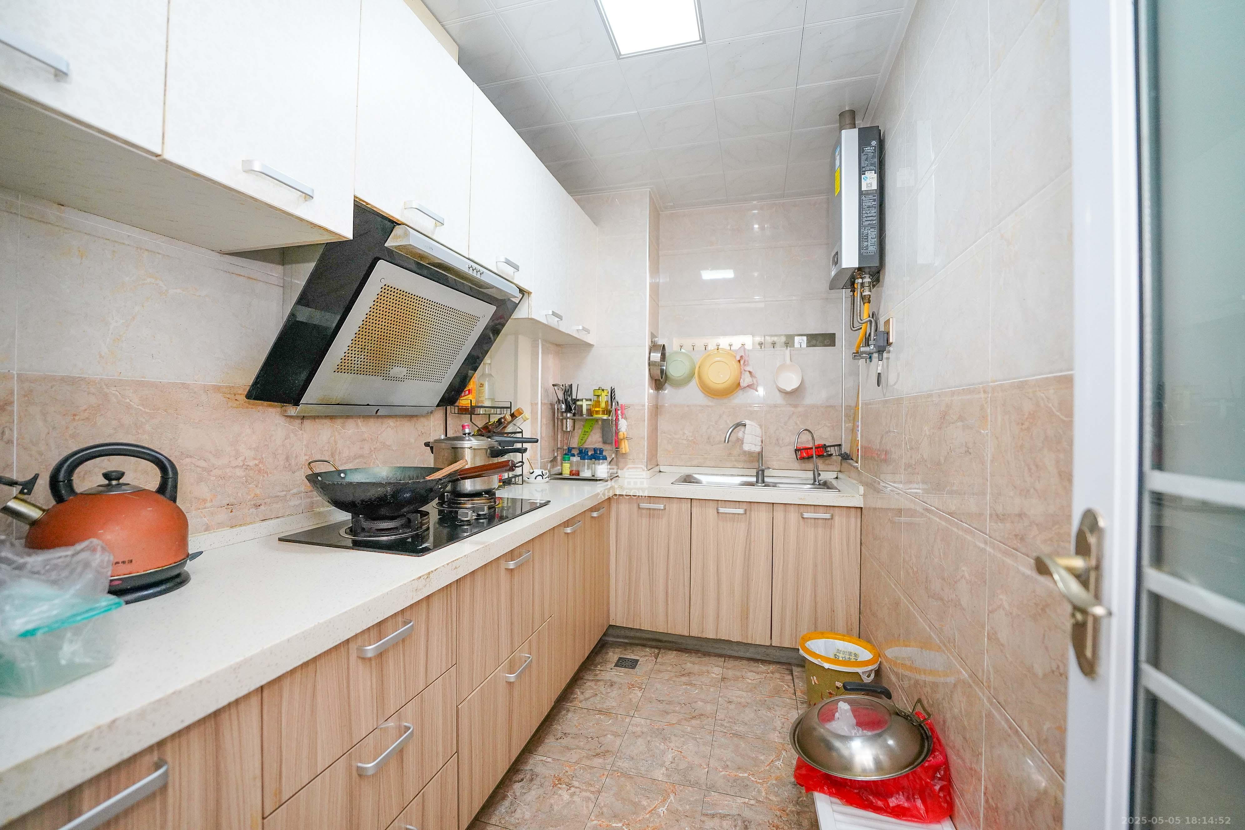 丽发新城 2室1厅1卫 56.0万 丽发新城 2室1厅1卫 56.0万厨房