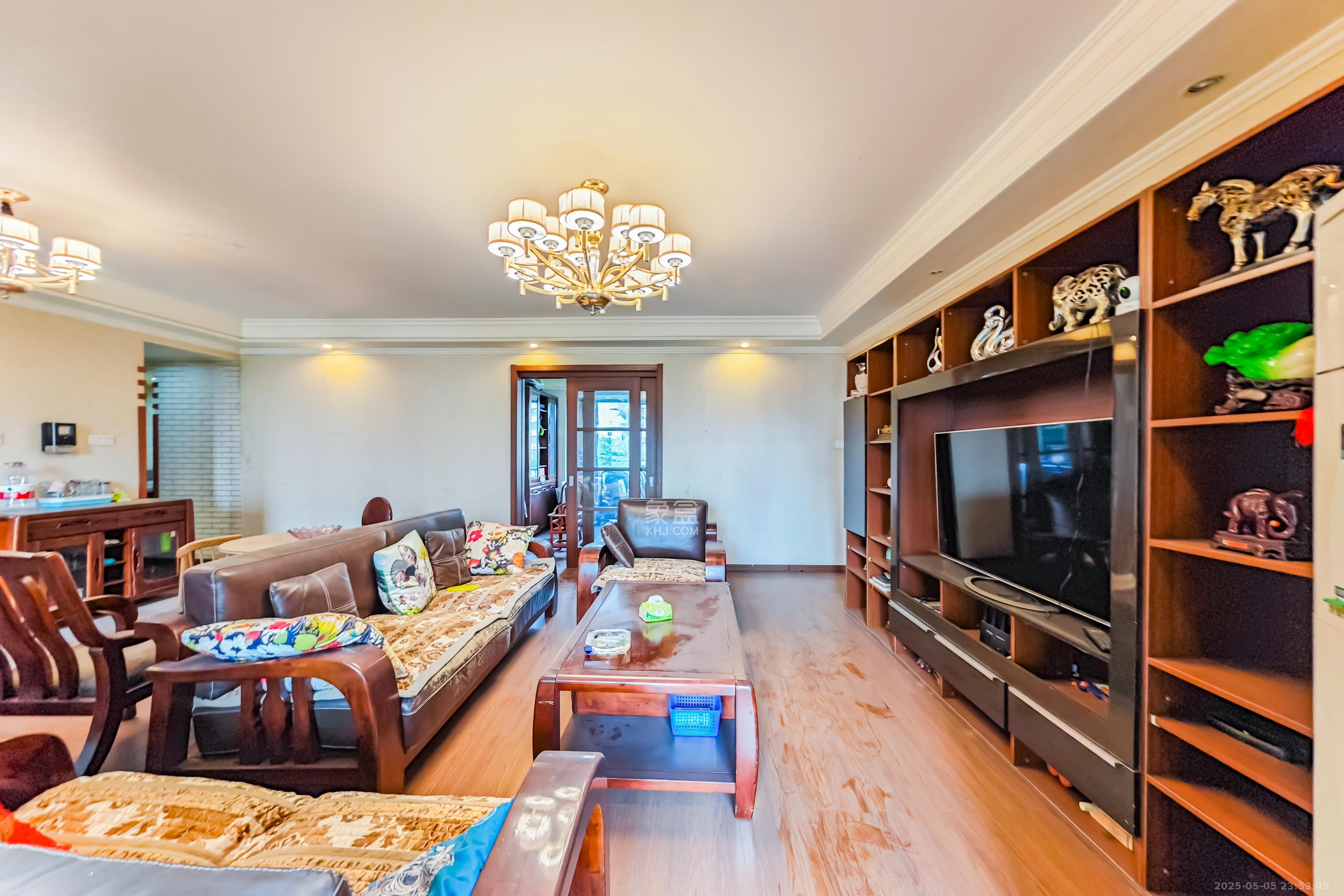 万科金域华府三四期 4室2厅2卫 126.0万 万科金域华府三四期 4室2厅2卫 126.0万客厅