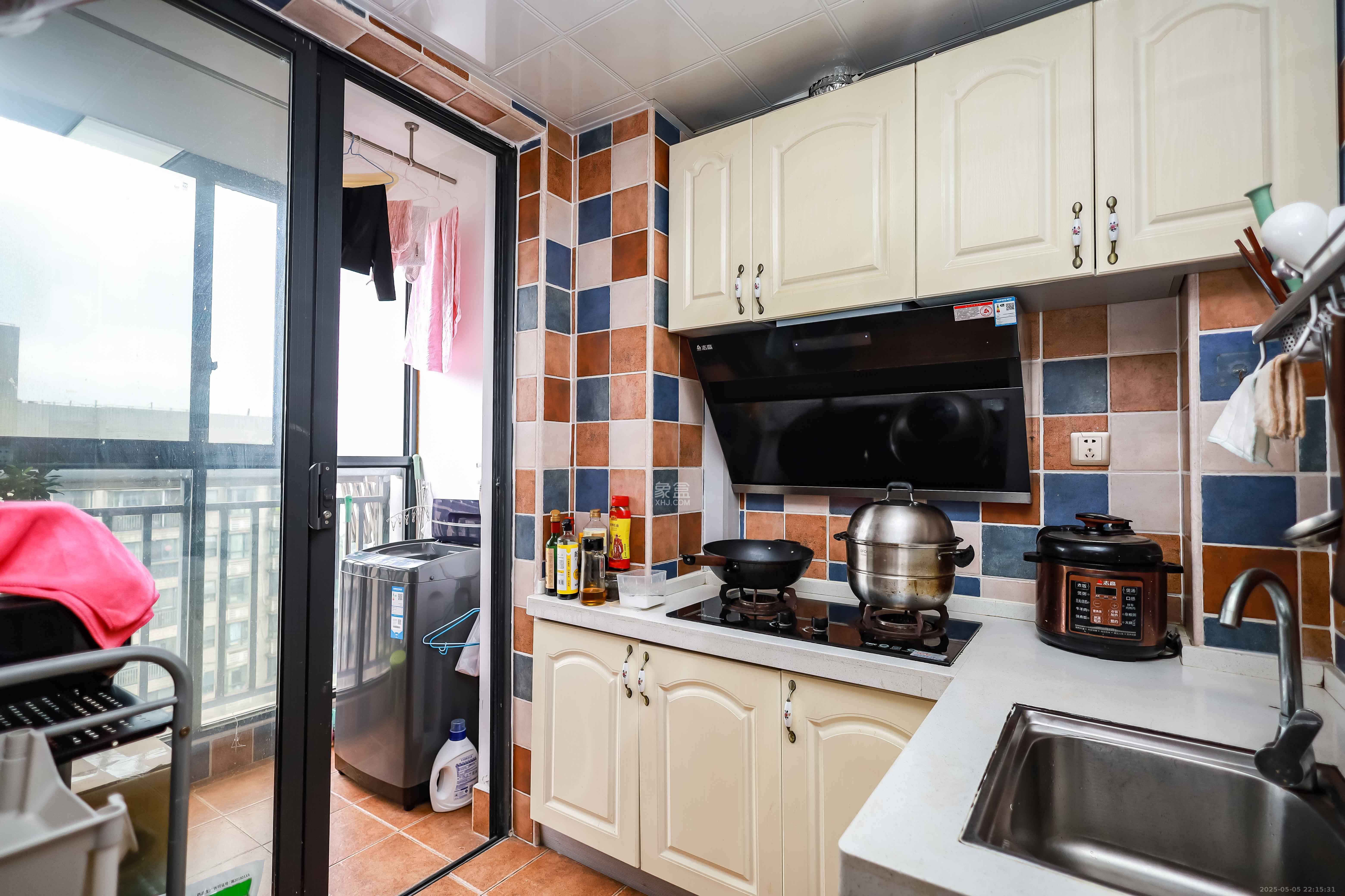 莱茵城  2室2厅1卫    58.0万 莱茵城  2室2厅1卫    58.0万厨房