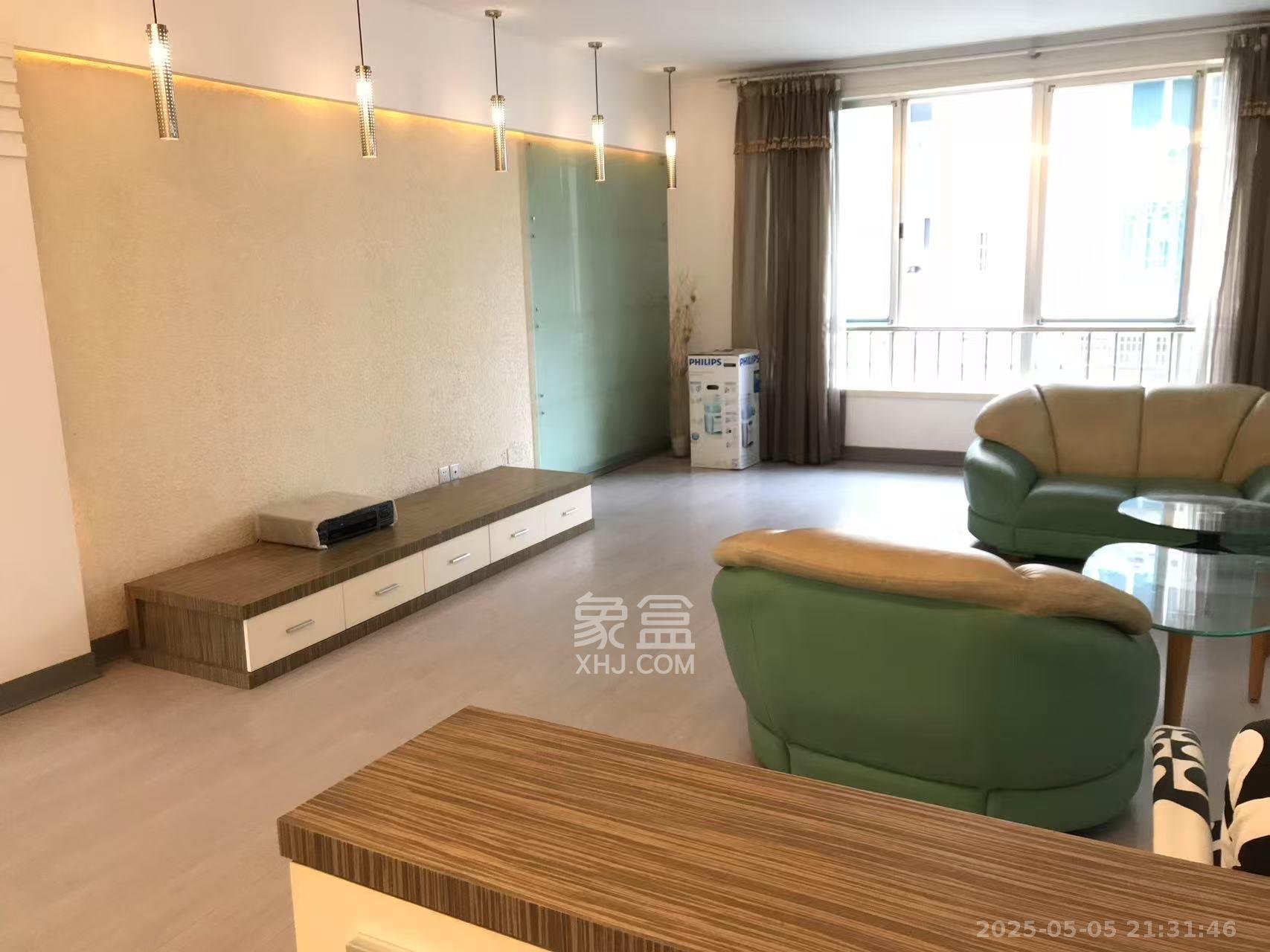 湘卫花苑  1室2厅1卫   3300.00元/月室内图1