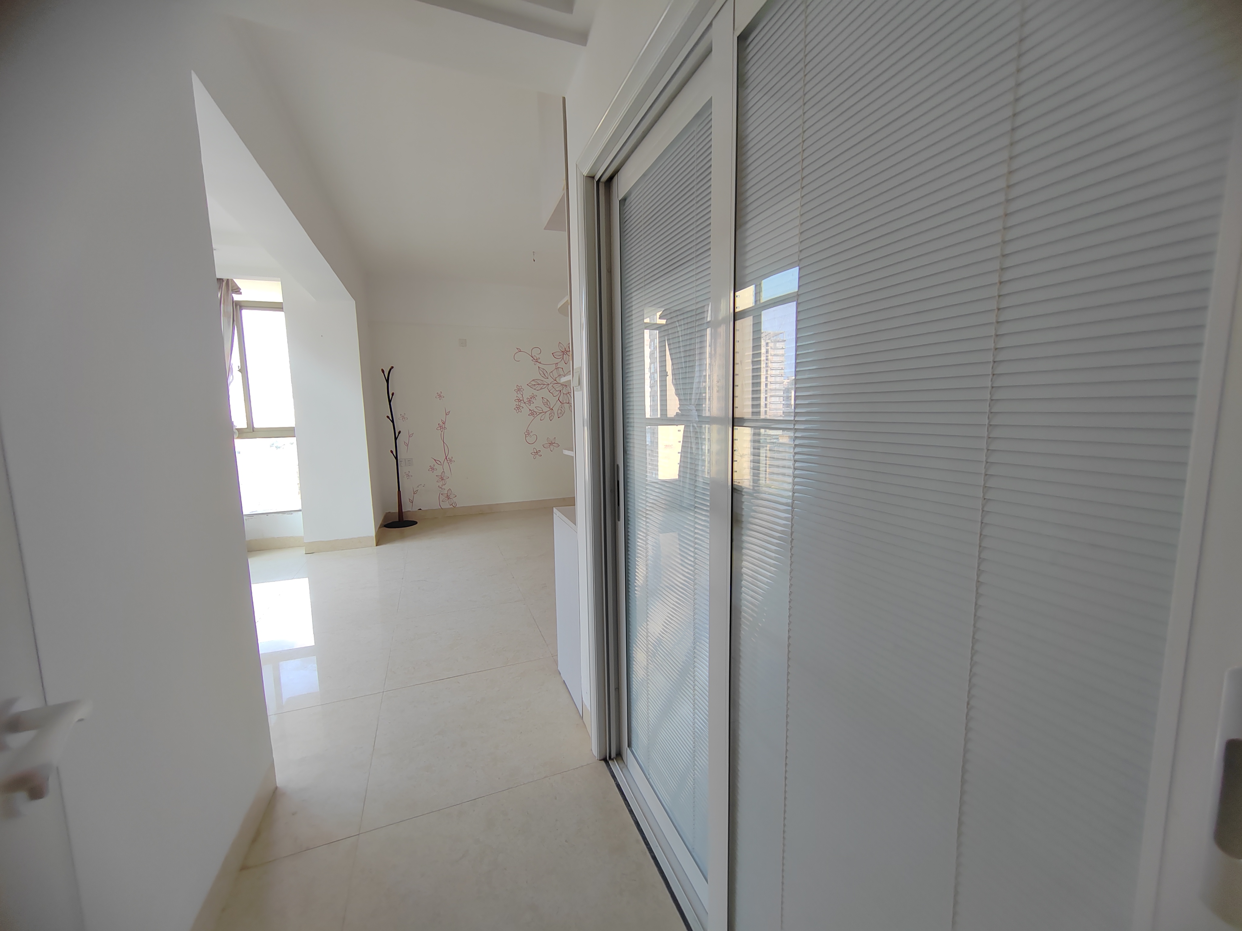 南海绿洲 3室3厅2卫 330.0万 南海绿洲 3室3厅2卫 330.0万卧室