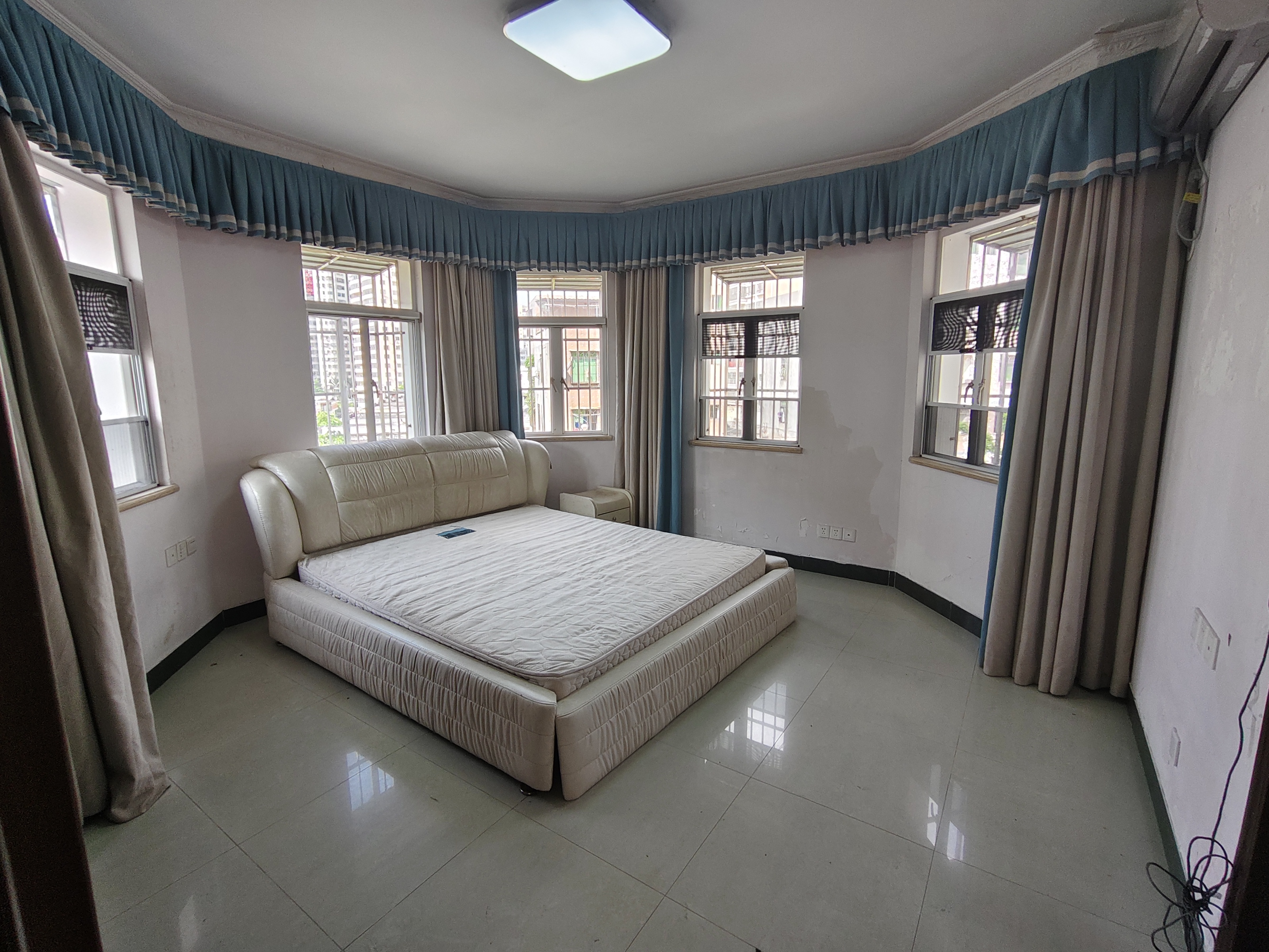 四季华庭1期 4室2厅2卫 3200.0元/月 四季华庭1期 4室2厅2卫 3200.0元/月室内图