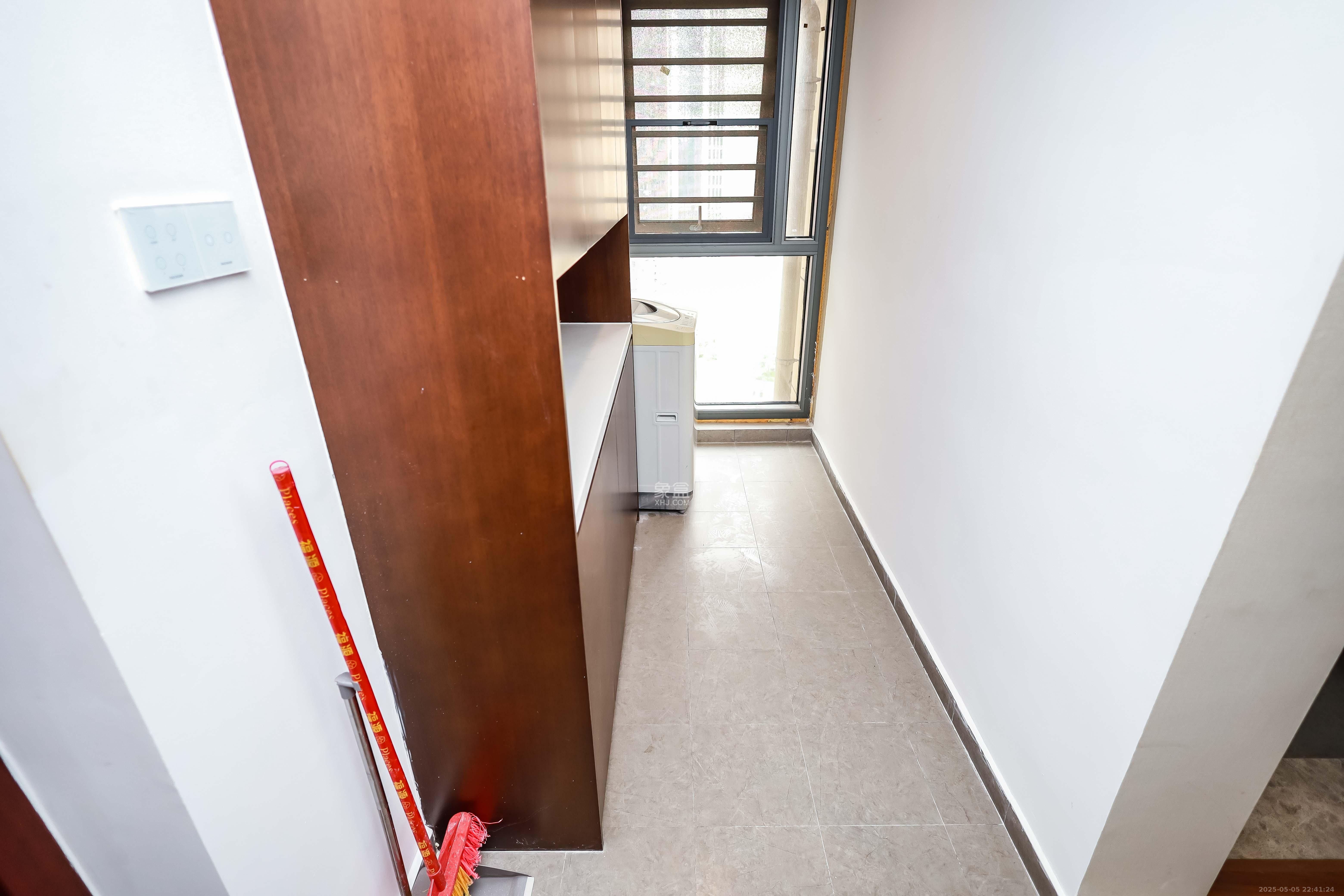 荣泰广场 3室1厅1卫 80.0万 荣泰广场 3室1厅1卫 80.0万阳台