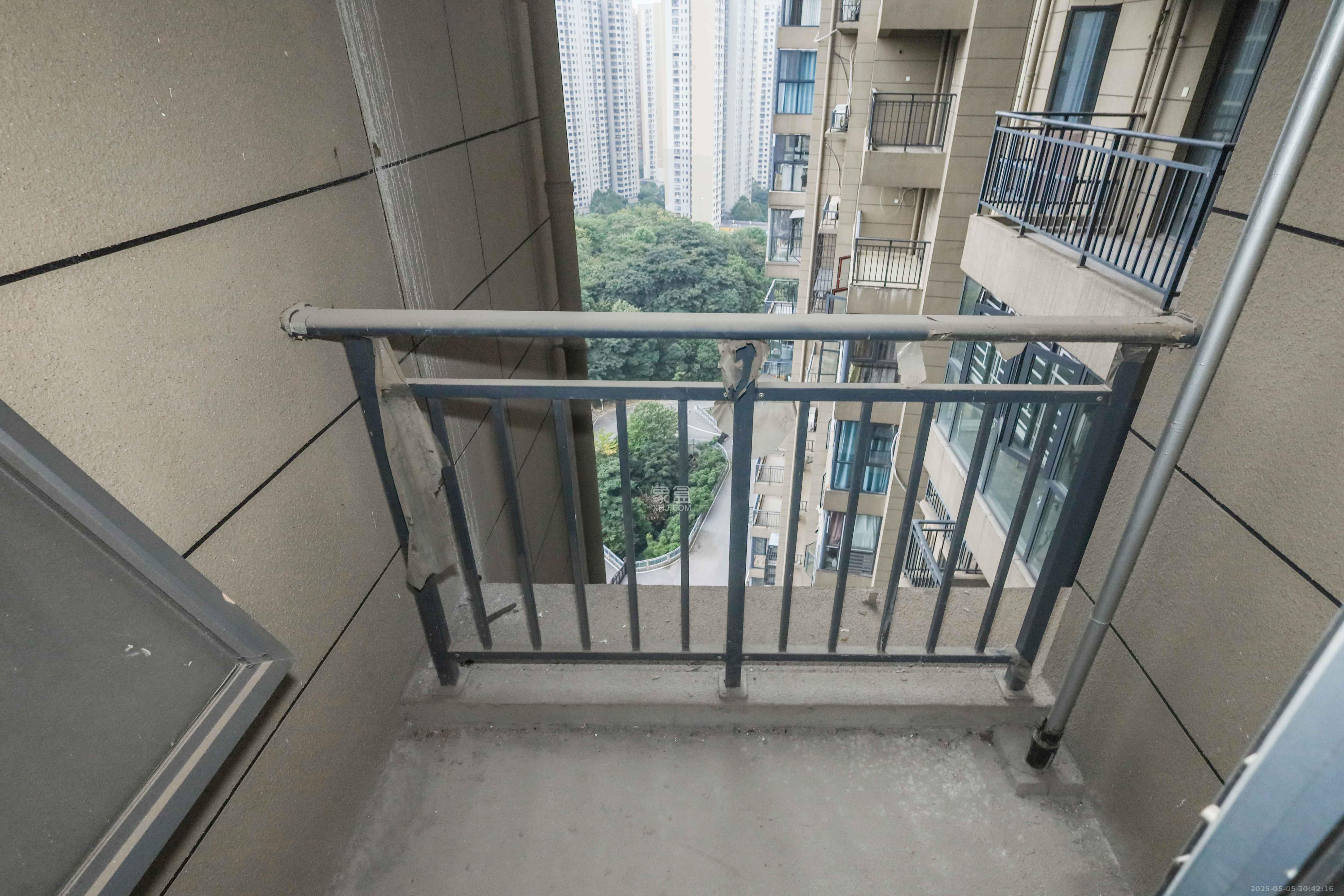骑龙大街（骑龙苑）  3室2厅1卫   69.00万阳台