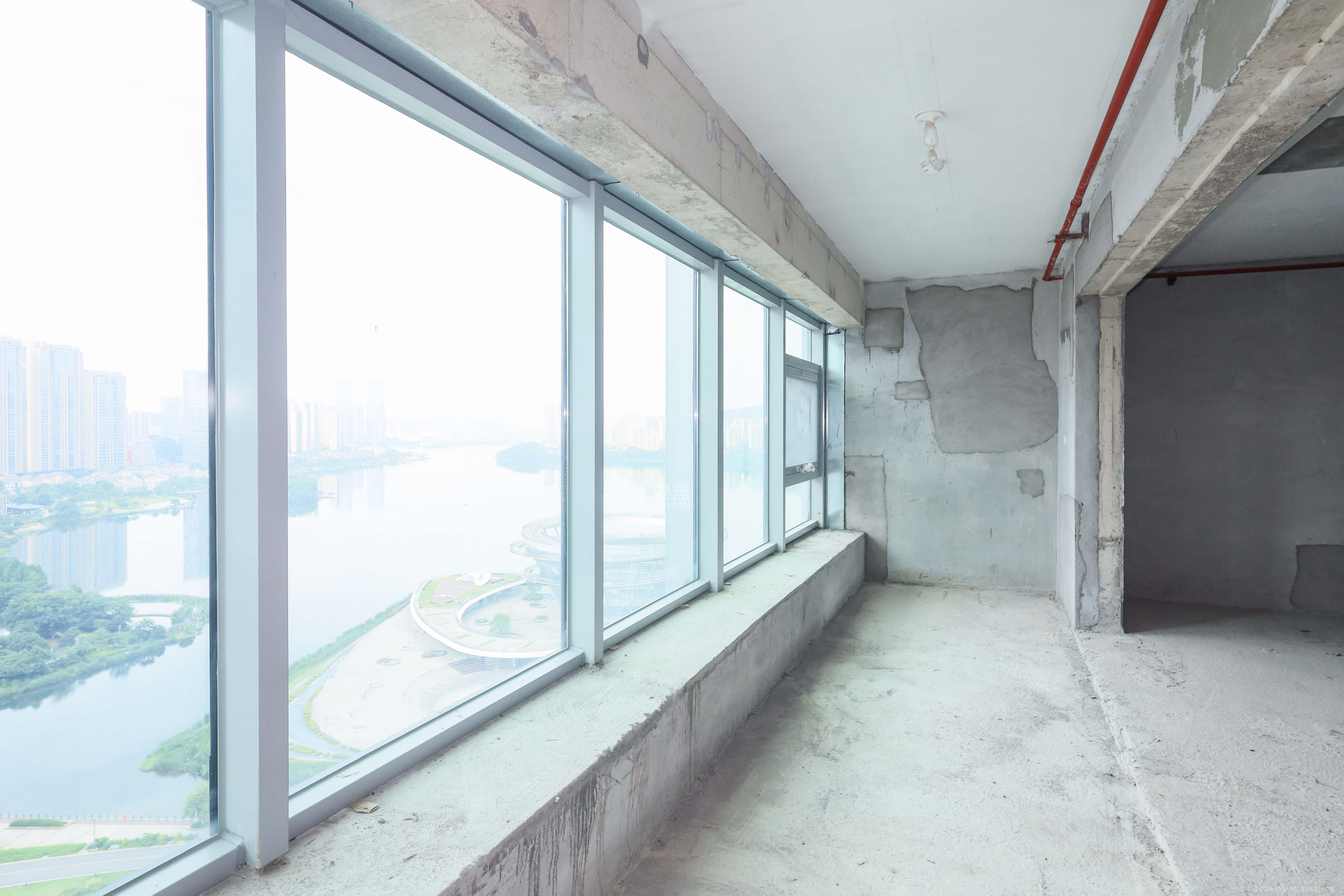 福晟翡翠湾 4室2厅2卫 358.0万 福晟翡翠湾 4室2厅2卫 358.0万阳台