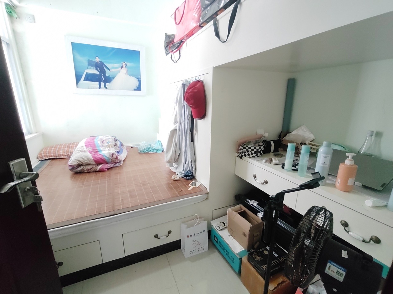 众和公寓  2室2厅1卫    89.0万 众和公寓  2室2厅1卫    89.0万客厅