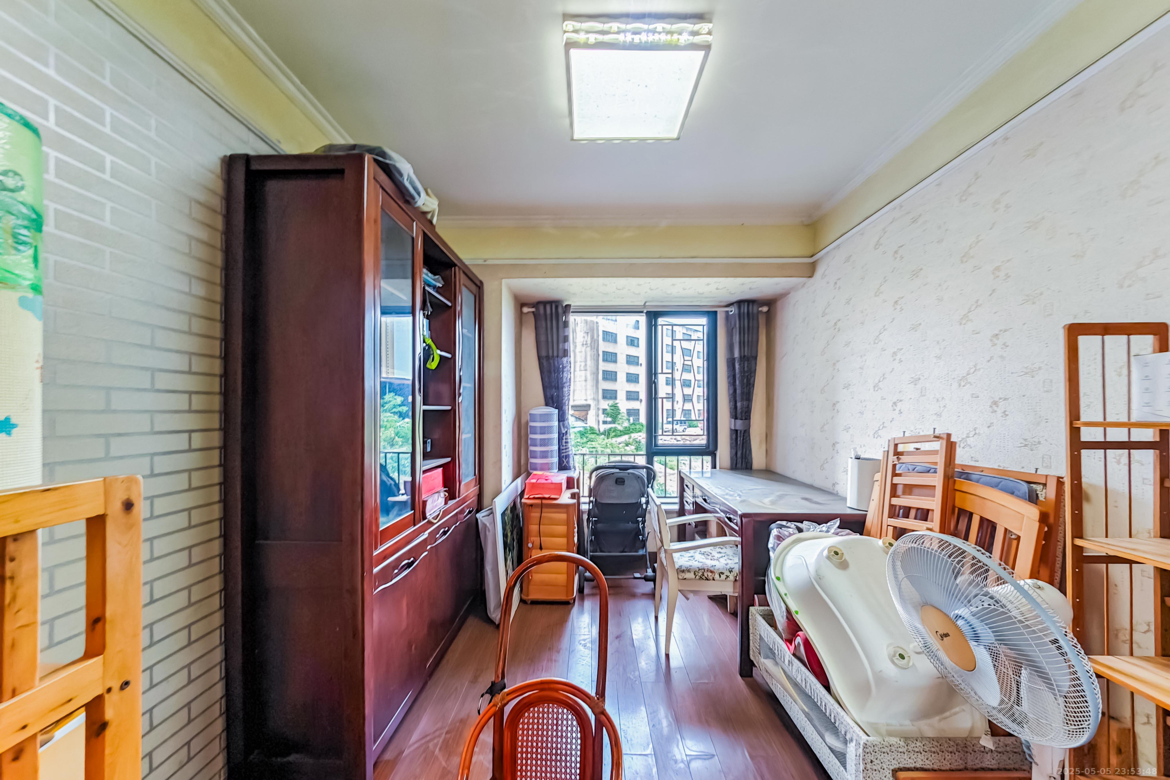 万科金域华府三四期 4室2厅2卫 126.0万 万科金域华府三四期 4室2厅2卫 126.0万卧室