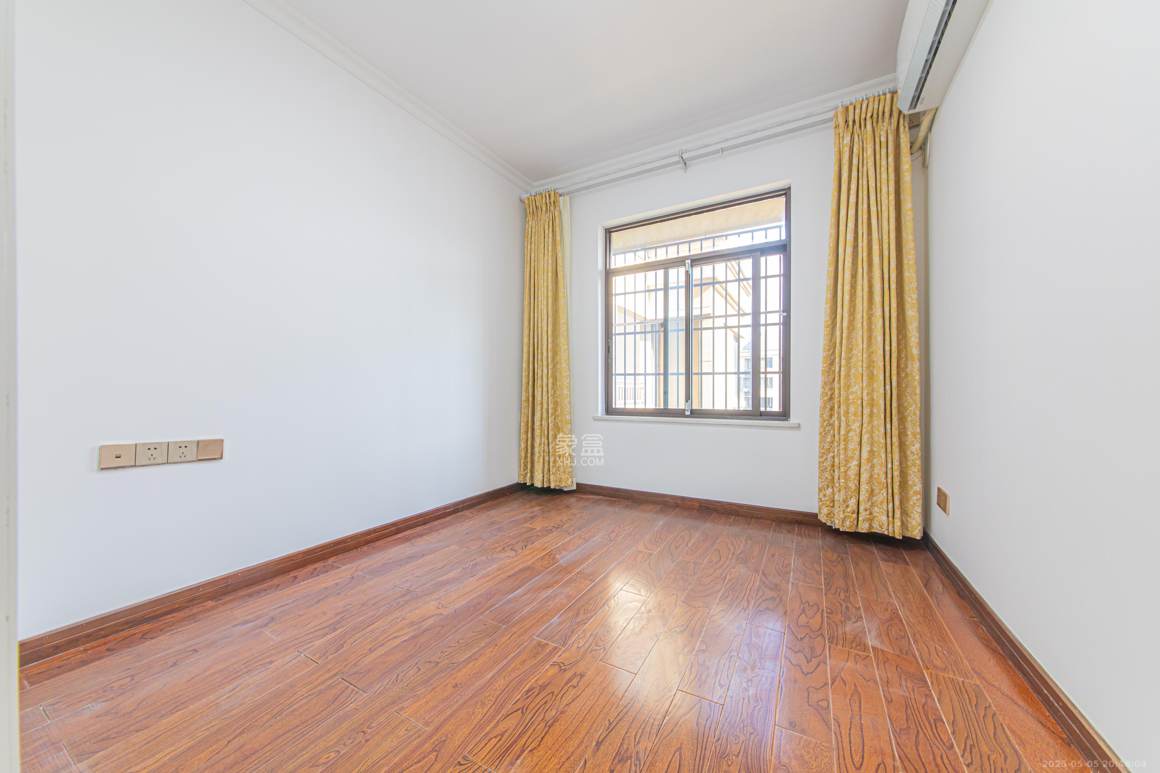 北辰中央公园B区 4室2厅2卫 131.0万 北辰中央公园B区 4室2厅2卫 131.0万卧室