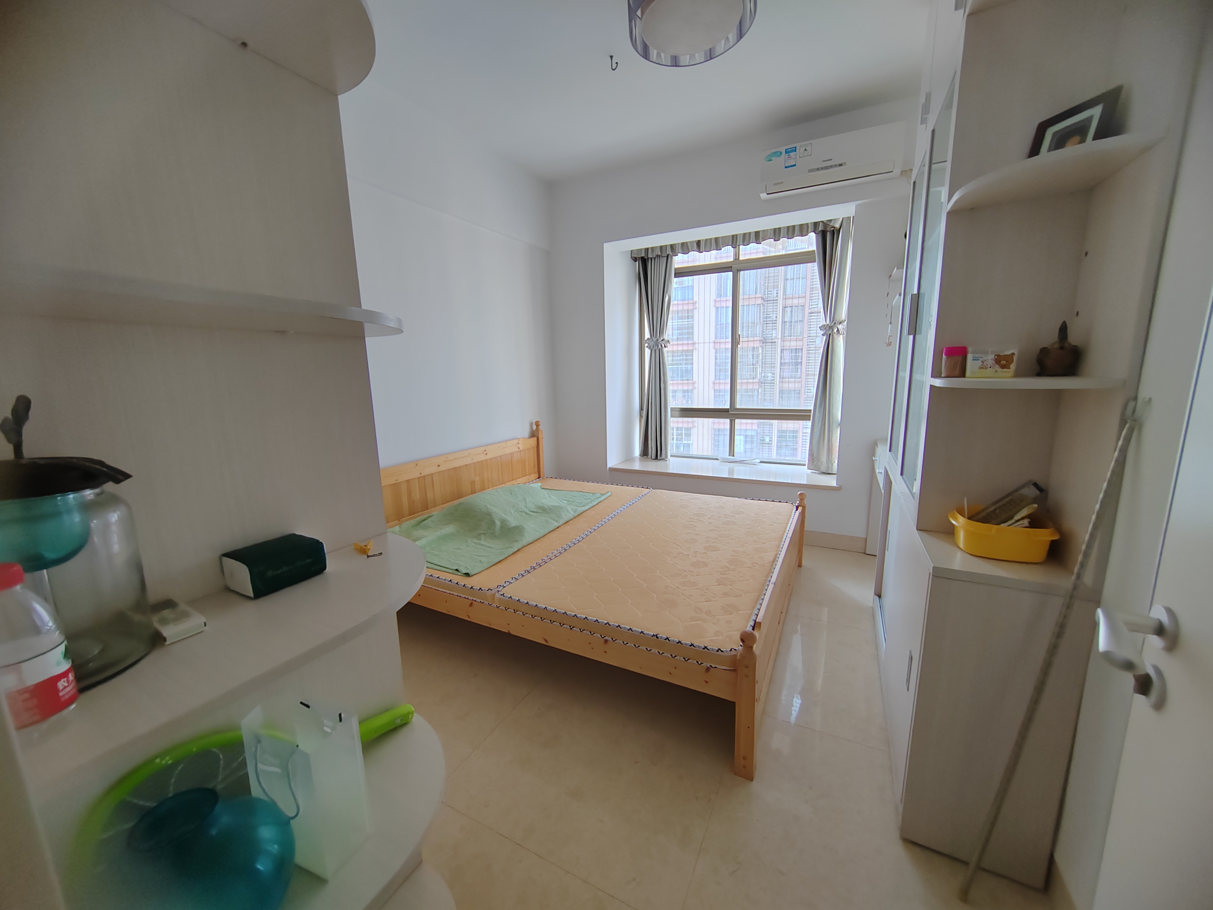 南海绿洲 3室3厅2卫 330.0万 南海绿洲 3室3厅2卫 330.0万卧室