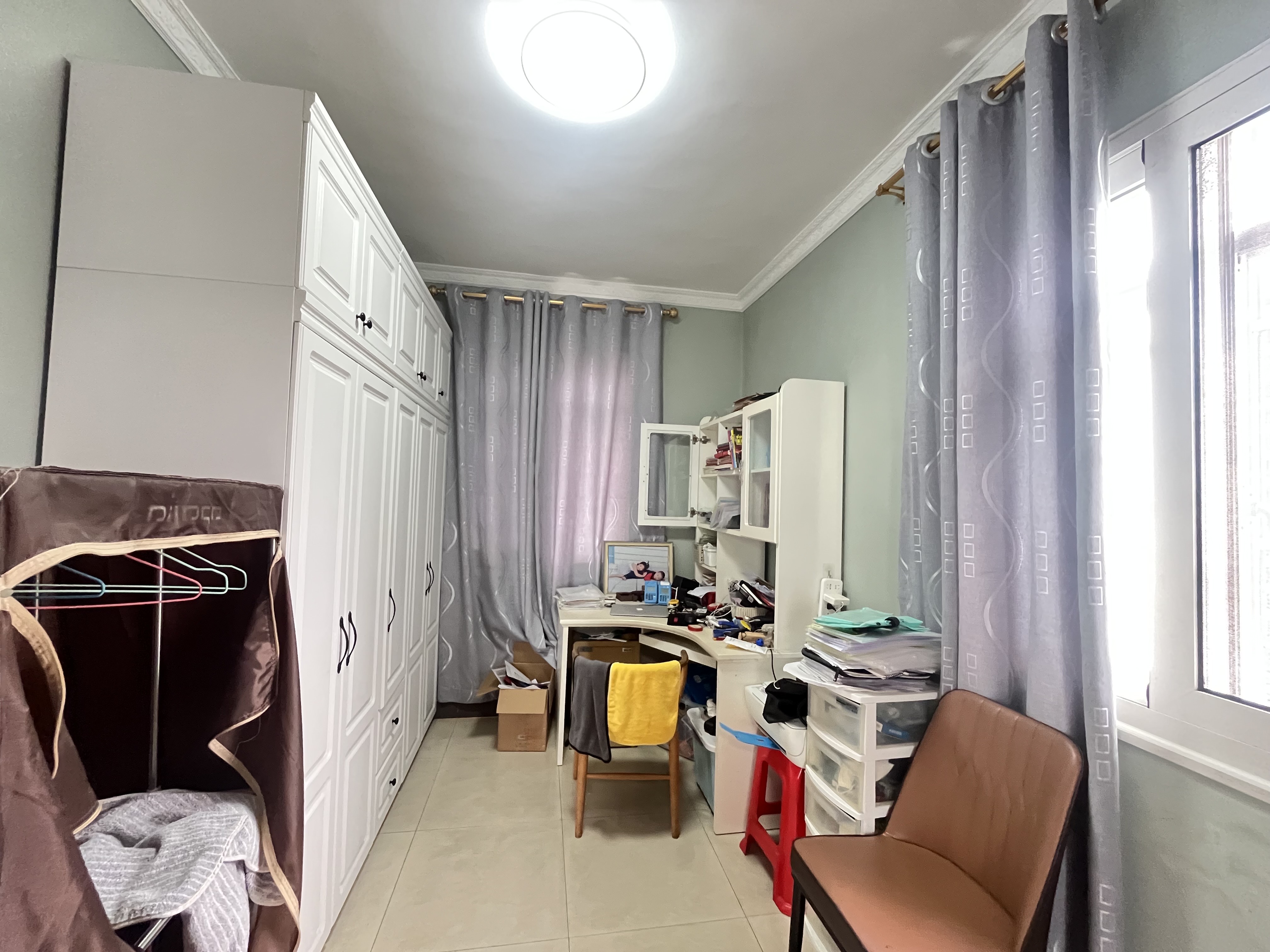 裕庄大厦  4室2厅2卫   175.00万客厅