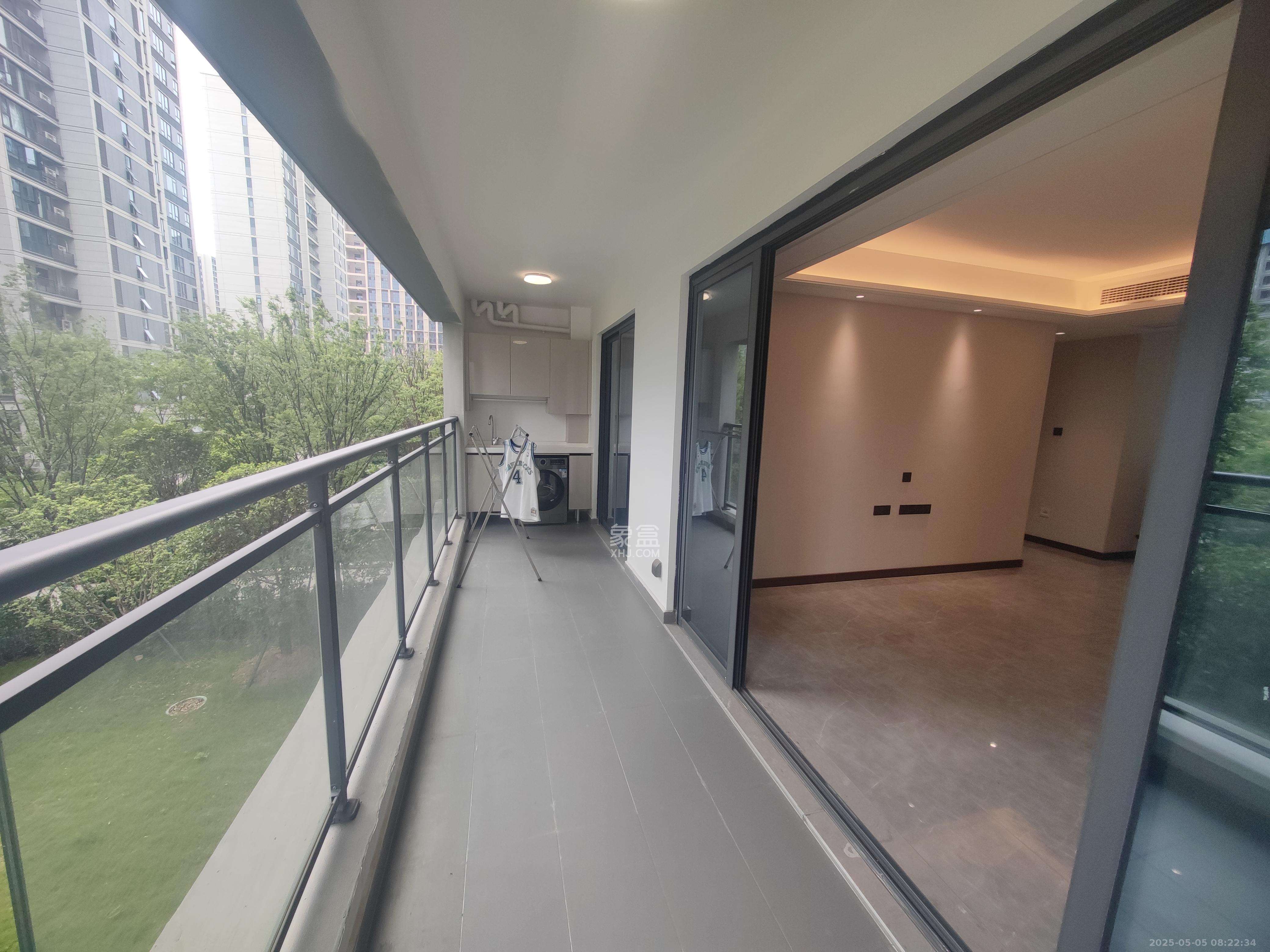 卓越洋湖晴翠  4室2厅2卫   4500.00元/月室内图