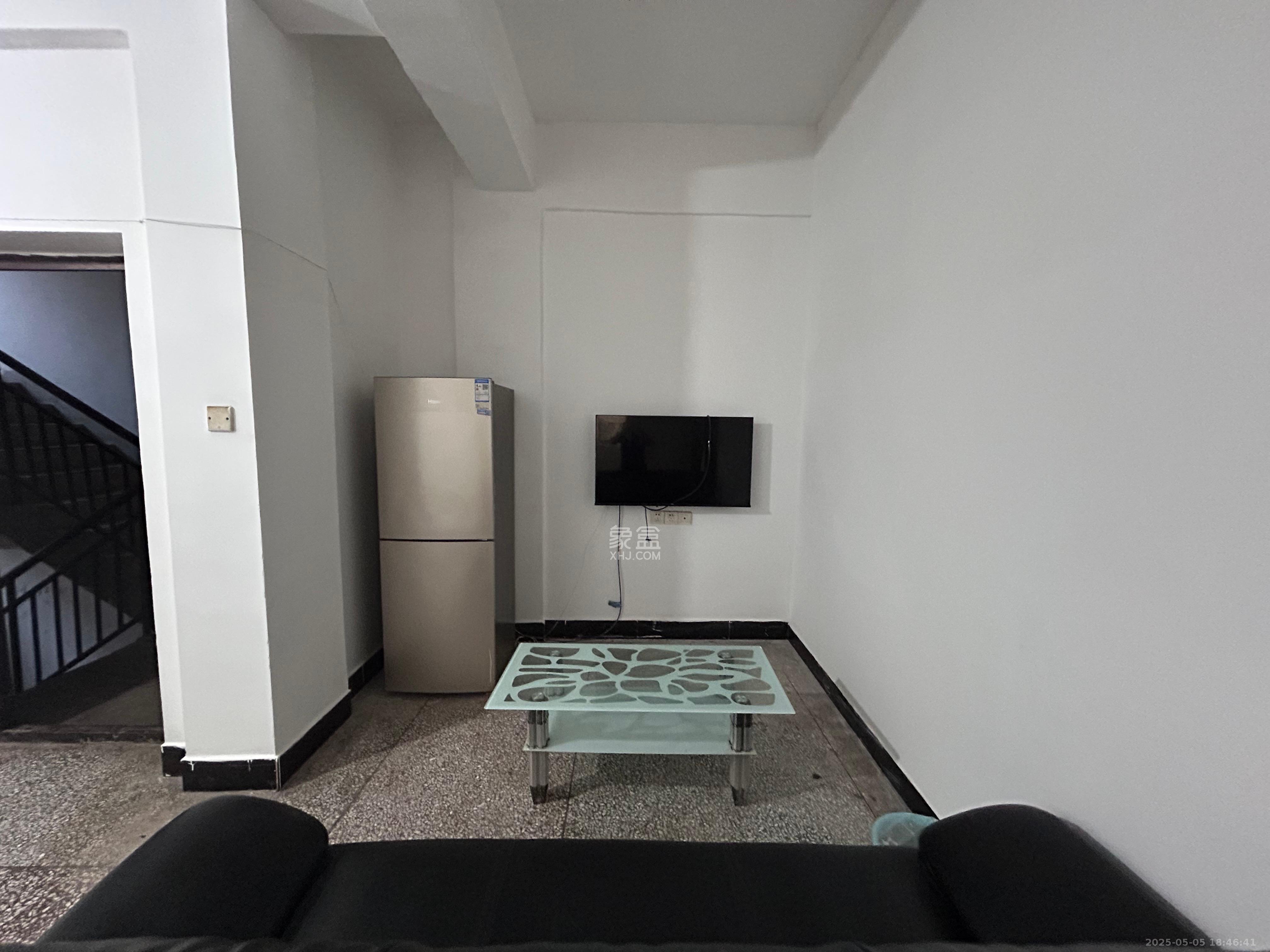 金鹰机电大市场  3室2厅1卫    1300.0元/月 金鹰机电大市场  3室2厅1卫    1300.0元/月