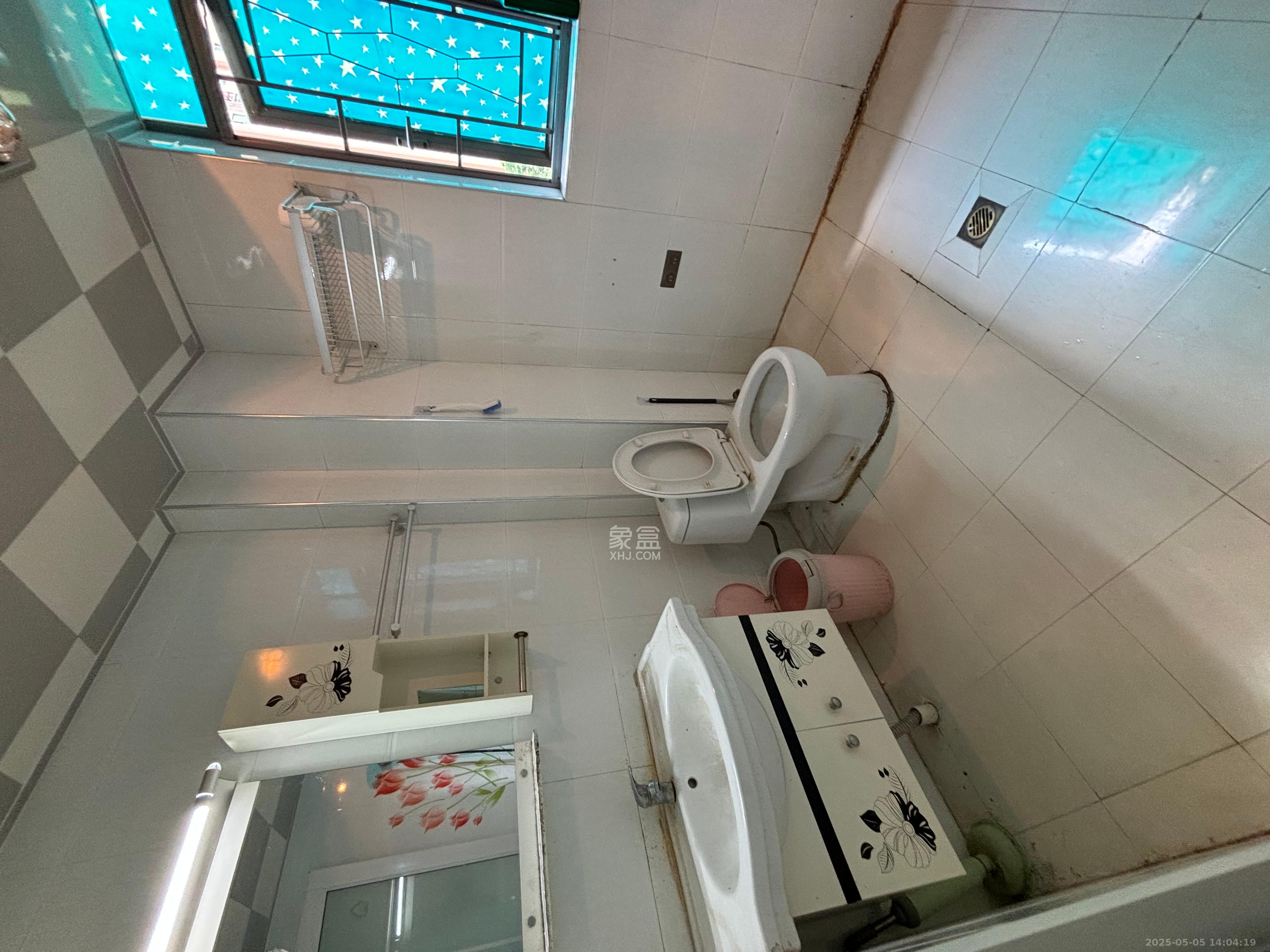 新城新世界一二三期  2室1厅1卫   2300.00元/月室内图