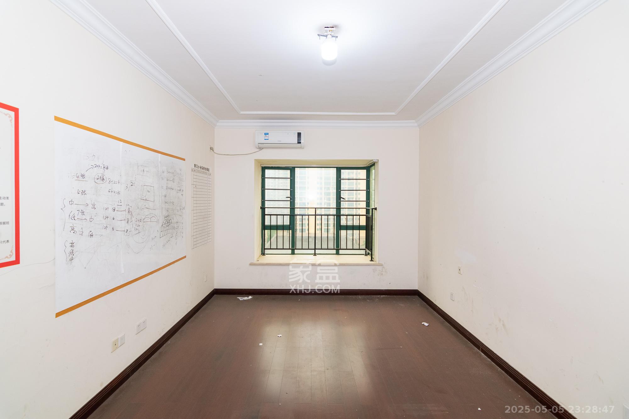 富基世纪公园 3室2厅2卫 60.0万 富基世纪公园 3室2厅2卫 60.0万卧室