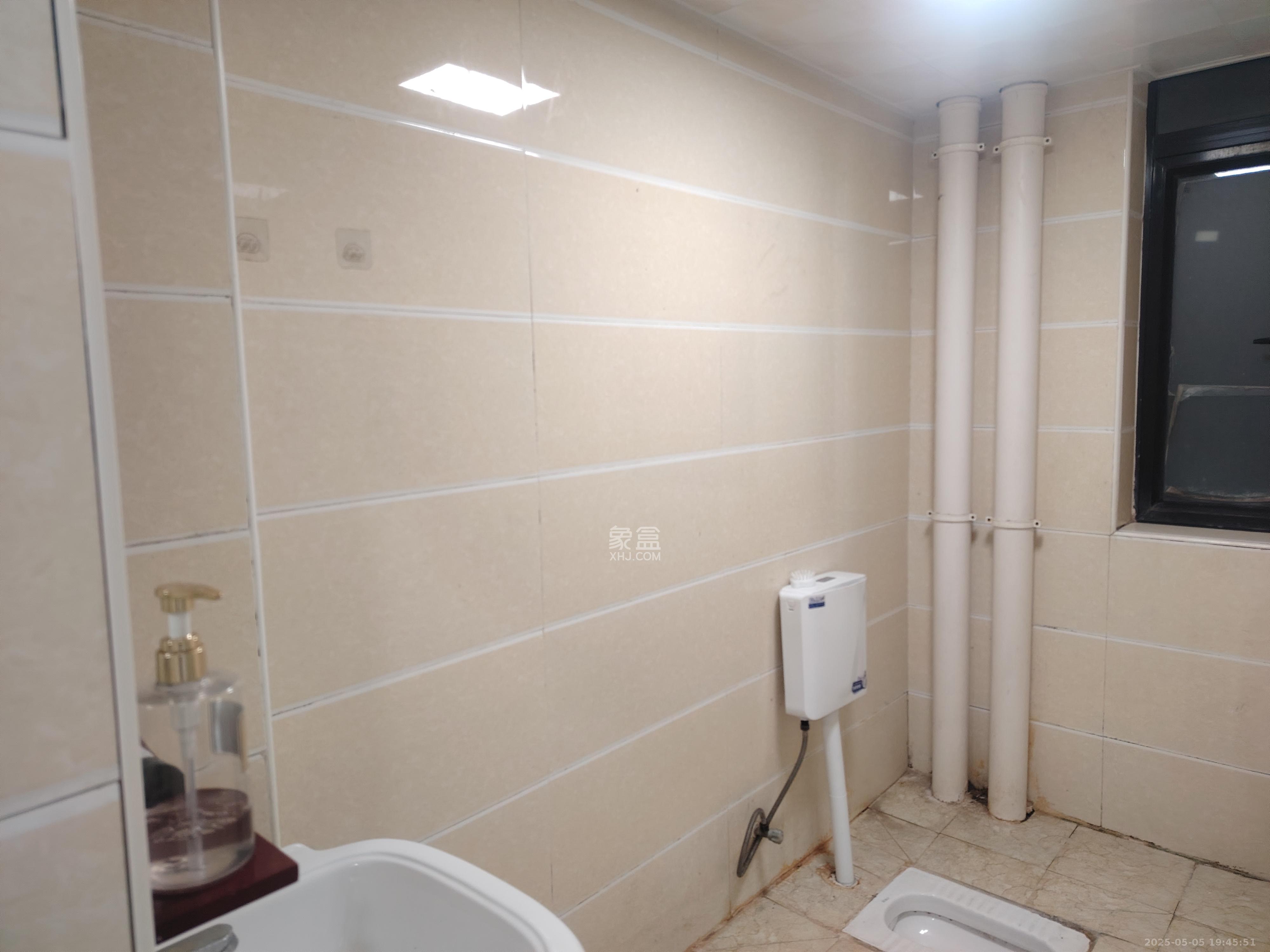 麓谷明珠  3室1厅1卫   2200.00元/月室内图