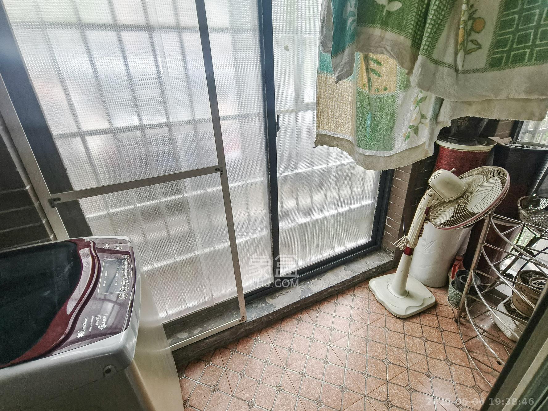 山水湾  3室2厅2卫    75.0万阳台