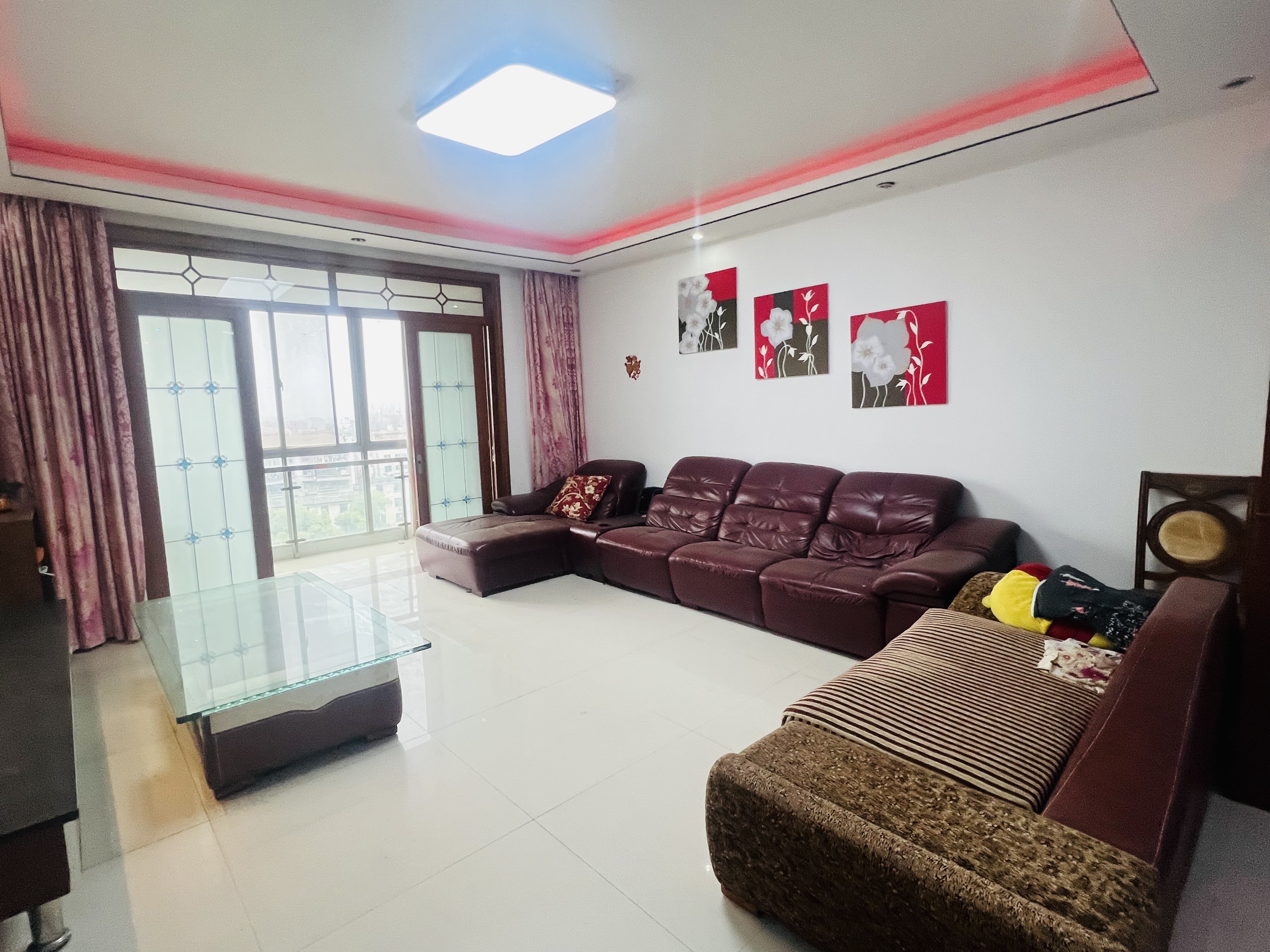 中天国际花园  3室2厅2卫    50.0万 中天国际花园  3室2厅2卫    50.0万客厅