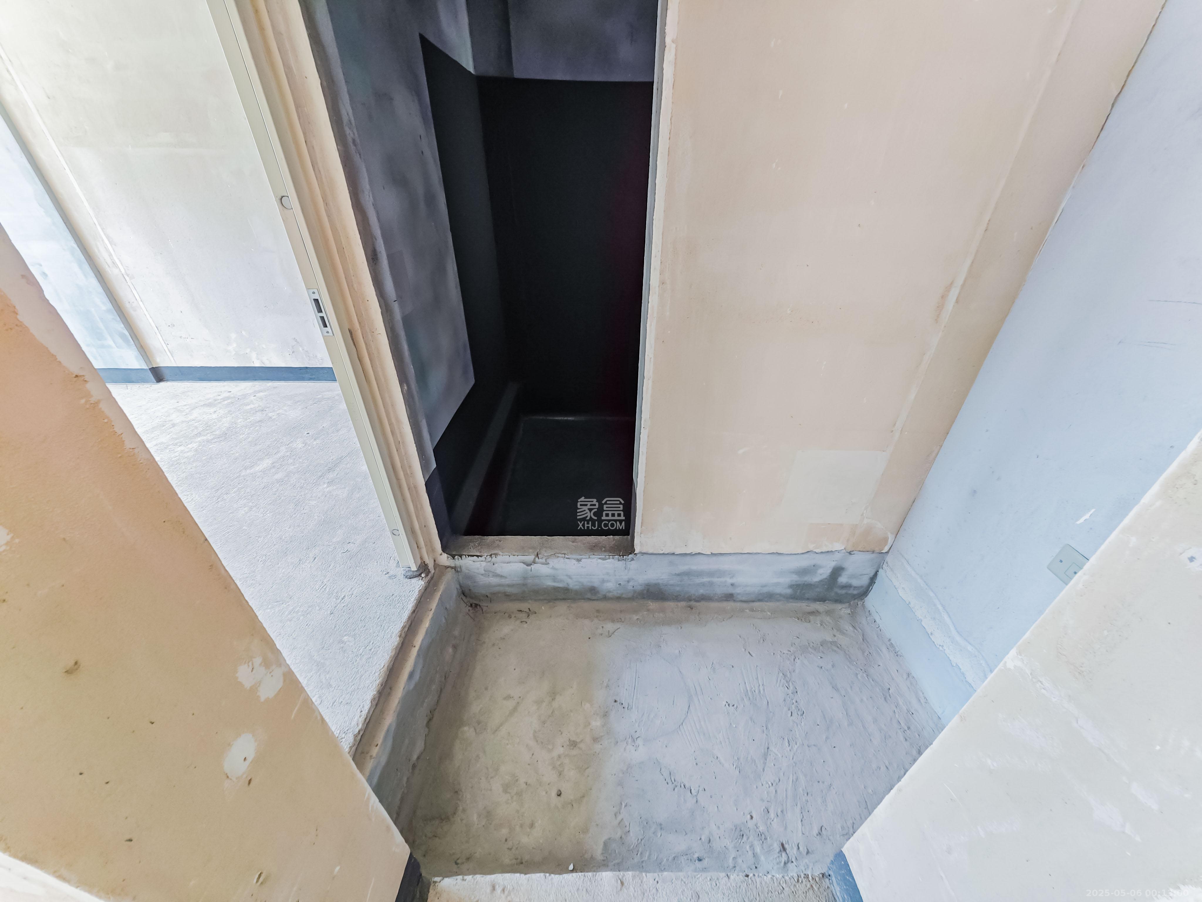 建发玖洲观澜  4室2厅2卫   186.00万其他