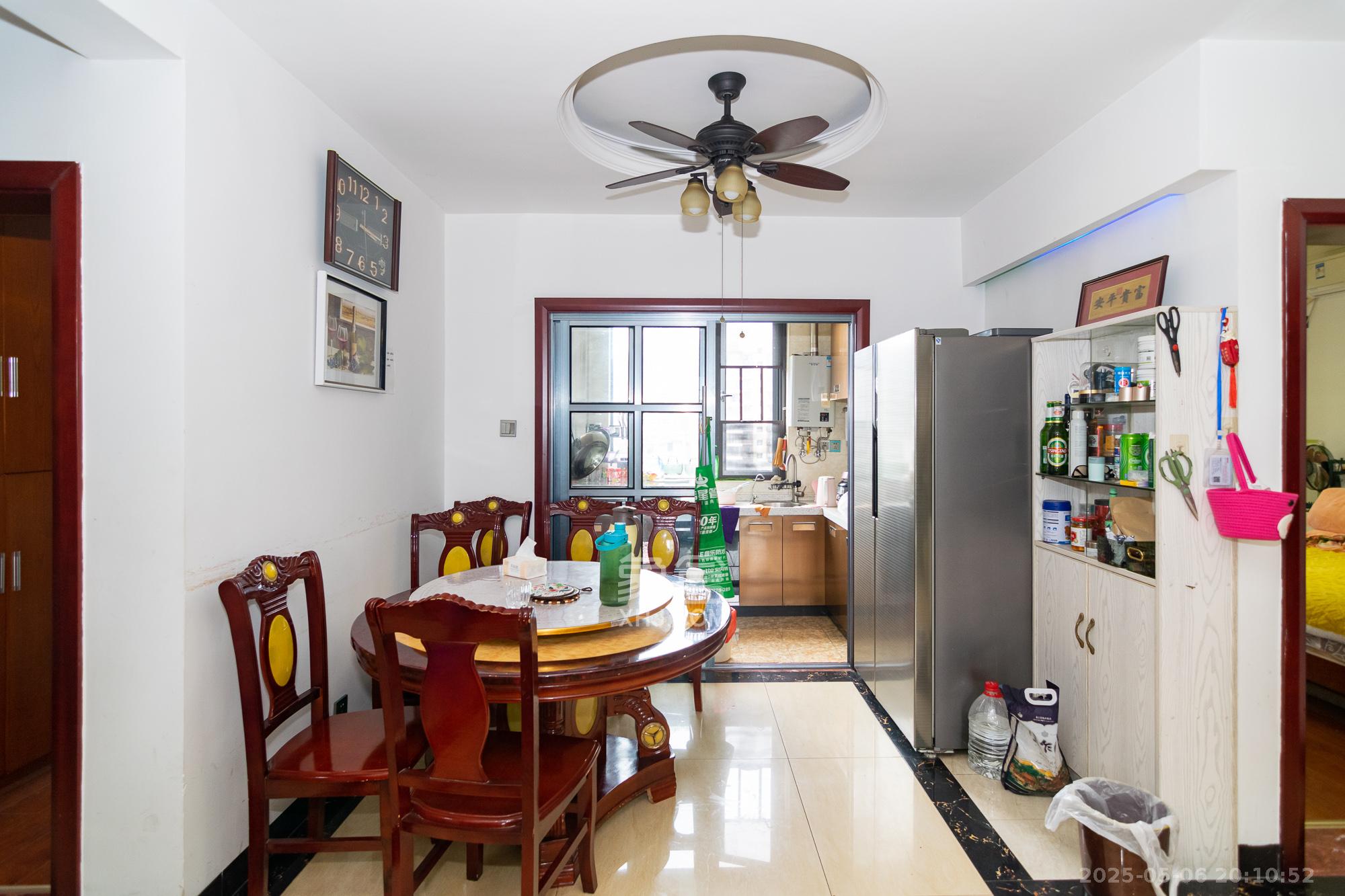 澳海澜庭 3室2厅2卫 66.0万 澳海澜庭 3室2厅2卫 66.0万客厅