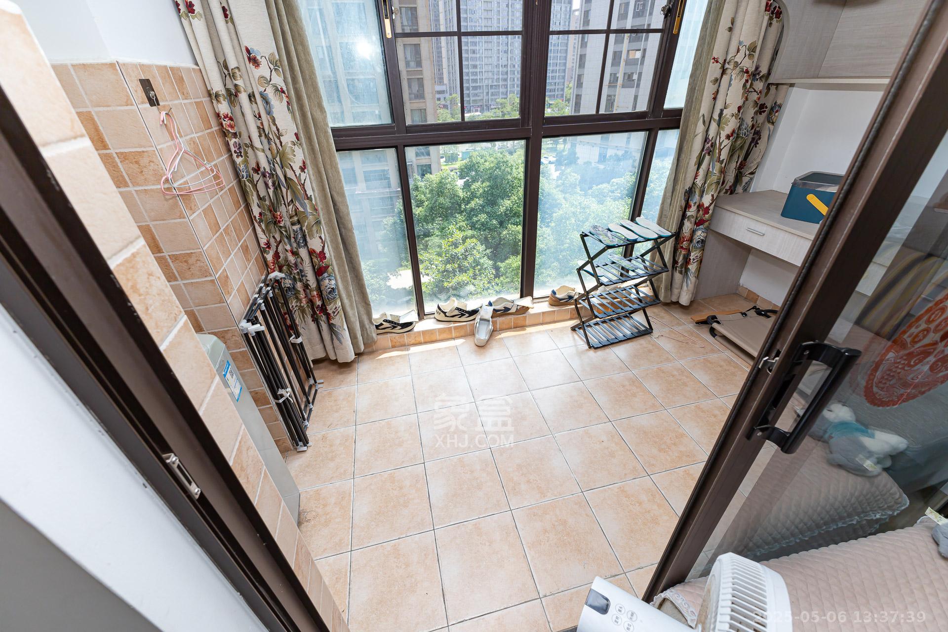 长燃新奥佳园 2室2厅1卫 69.8万 长燃新奥佳园 2室2厅1卫 69.8万阳台