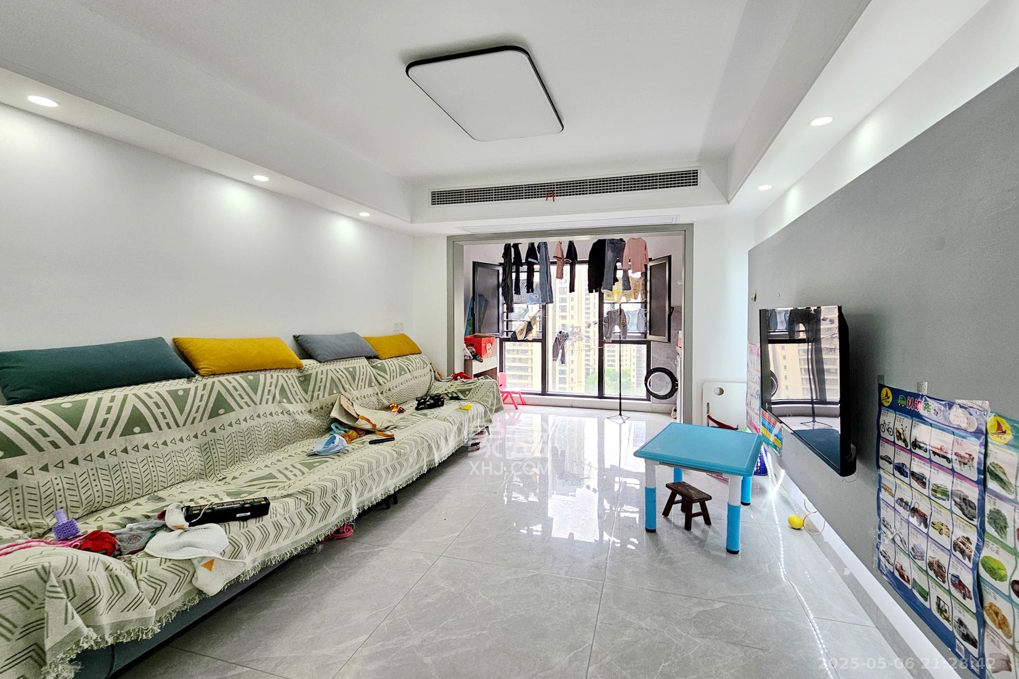 阳光城尚东湾蓝莓苑  3室2厅1卫    95.0万 阳光城尚东湾蓝莓苑  3室2厅1卫    95.0万客厅