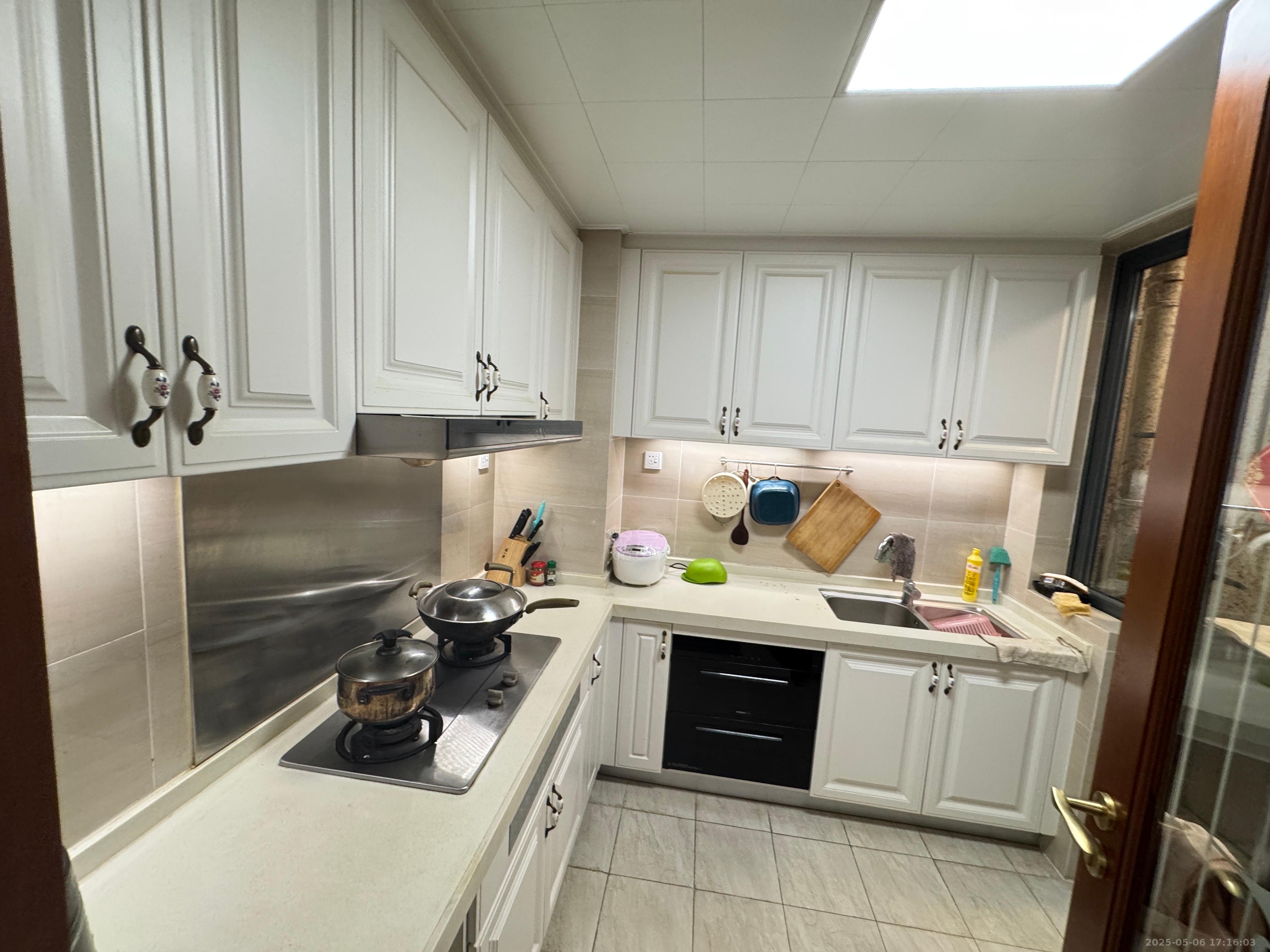 恒大华府 3室2厅2卫 2200.0元/月 恒大华府 3室2厅2卫 2200.0元/月室内图