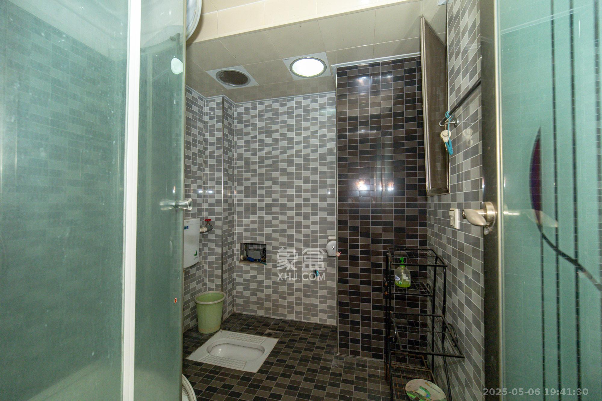 楚天馨苑 3室2厅2卫 88.0万 楚天馨苑 3室2厅2卫 88.0万卫生间