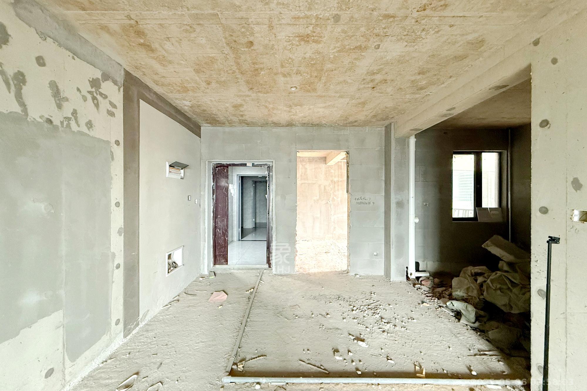 润和滨江广场(润和中央广场)  4室2厅2卫    87.8万 润和滨江广场(润和中央广场)  4室2厅2卫    87.8万客厅